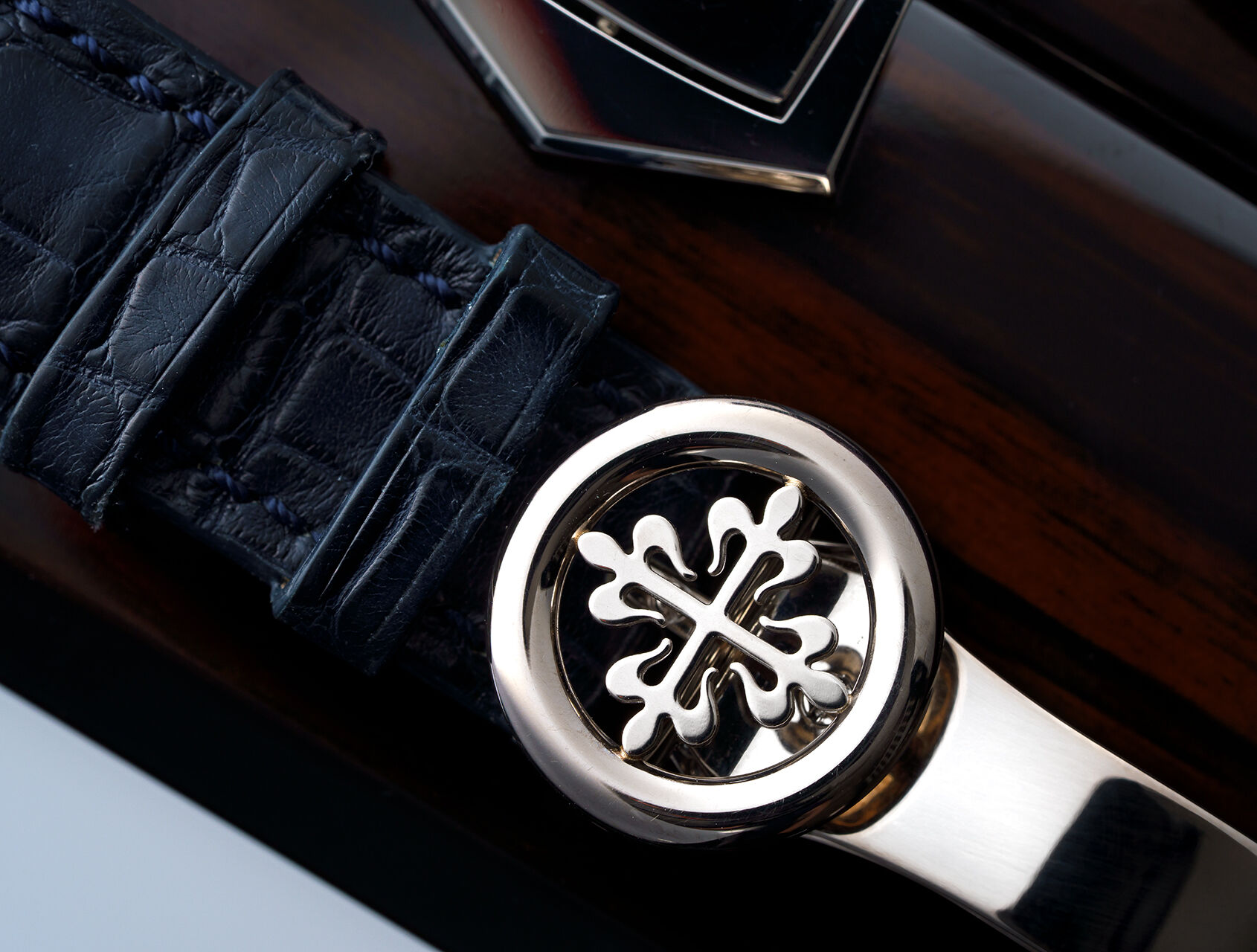 ref 5130G-001 | 5130G - White Gold | Patek Philippe World Time