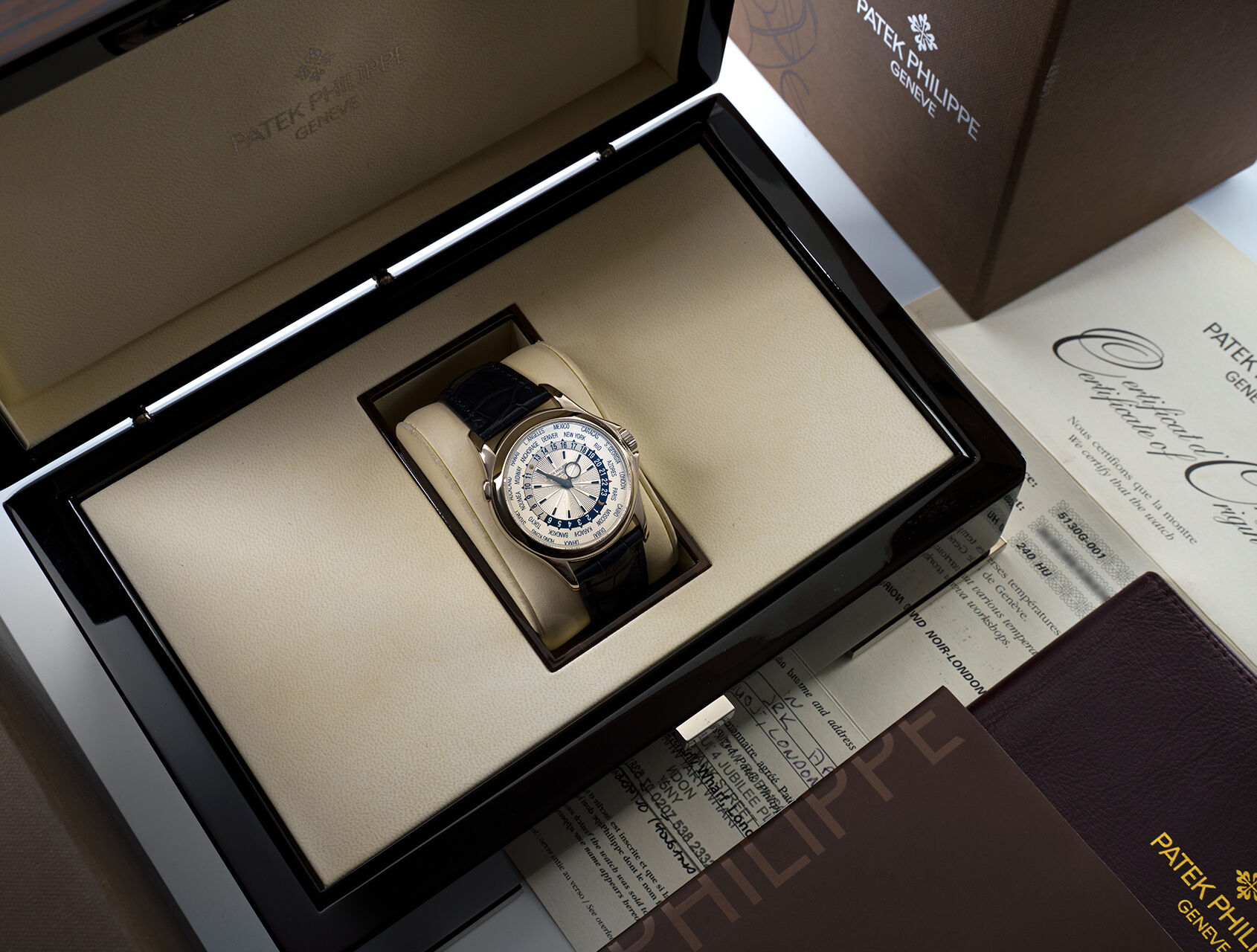 ref 5130G-001 | 5130G - White Gold | Patek Philippe World Time