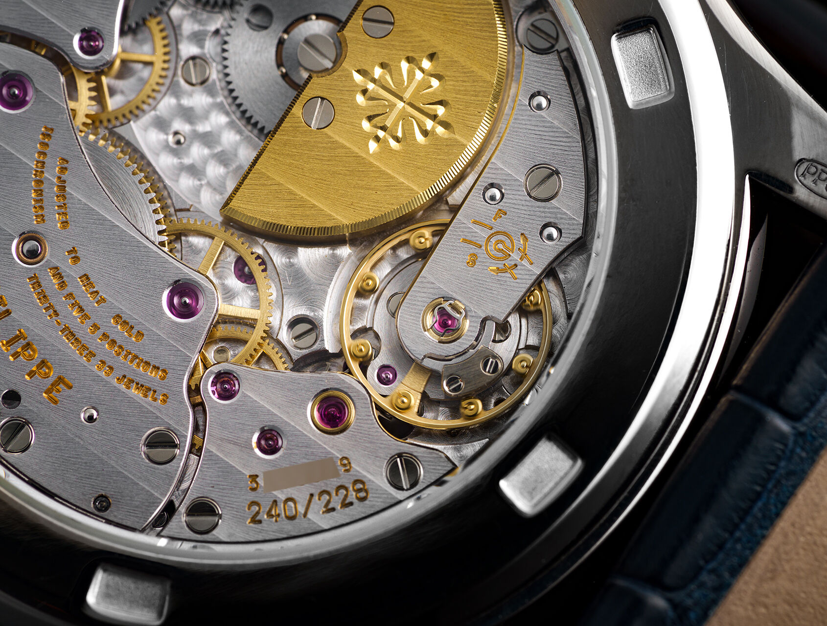 ref 5130G-001 | 5130G - White Gold | Patek Philippe World Time