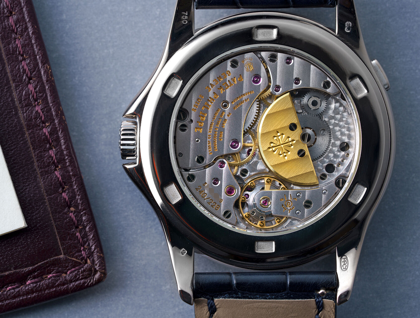 ref 5130G-001 | 5130G - White Gold | Patek Philippe World Time