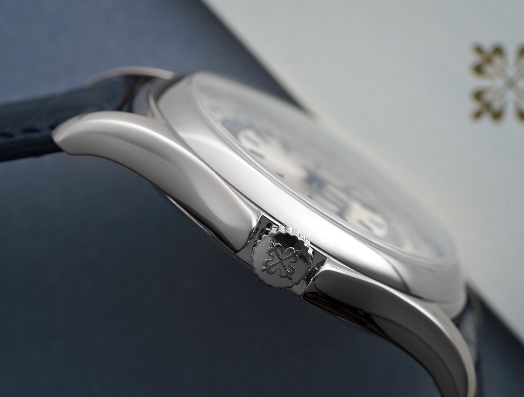 ref 5130G-001 | 5130G - White Gold | Patek Philippe World Time