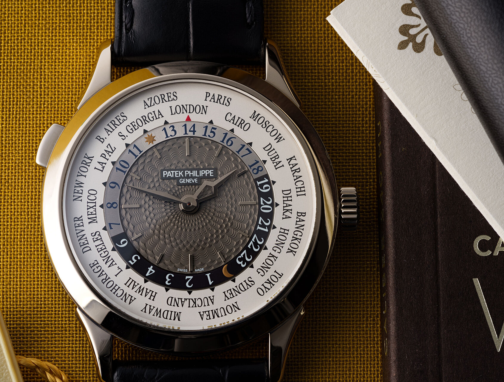 ref 5230G-001 | 5230G - White Gold | Patek Philippe World Time