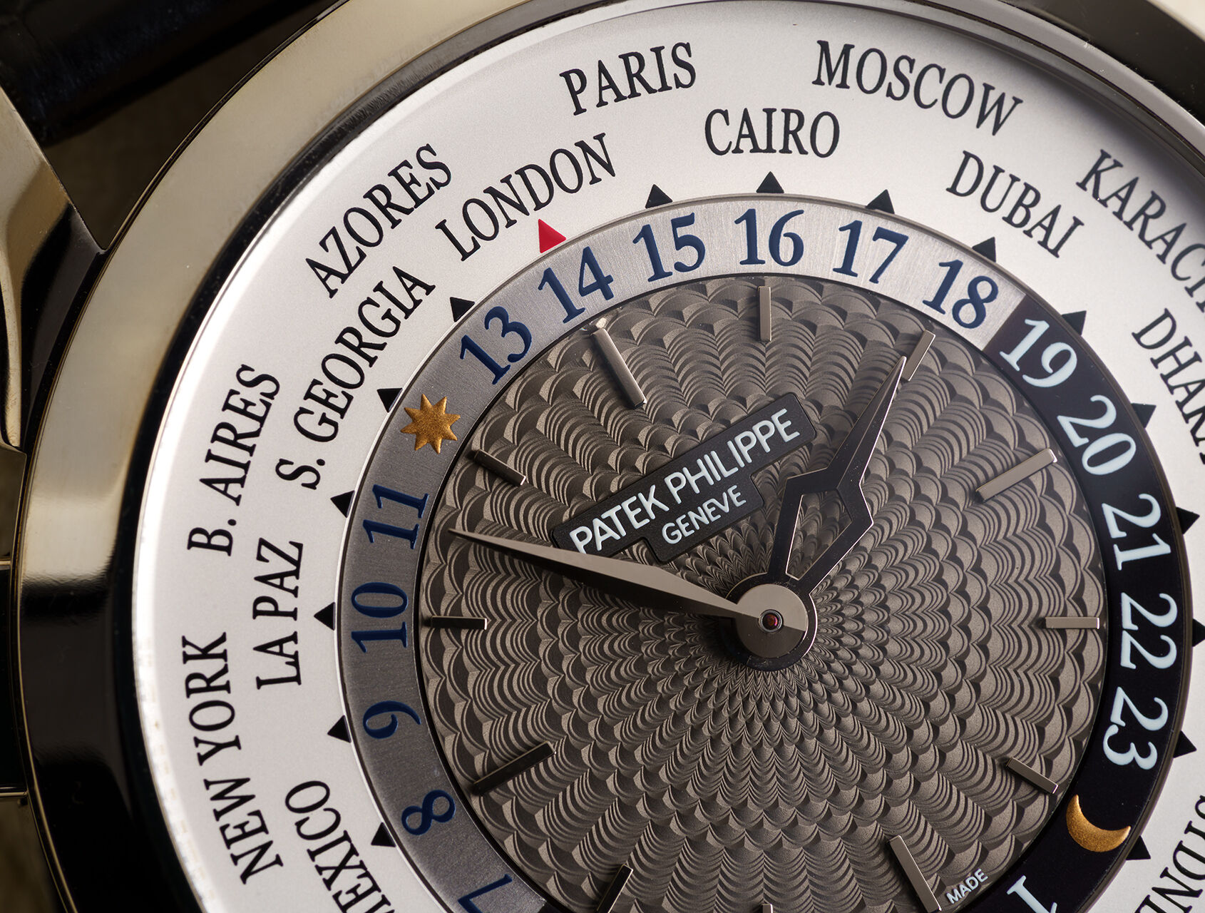 ref 5230G-001 | 5230G - White Gold | Patek Philippe World Time