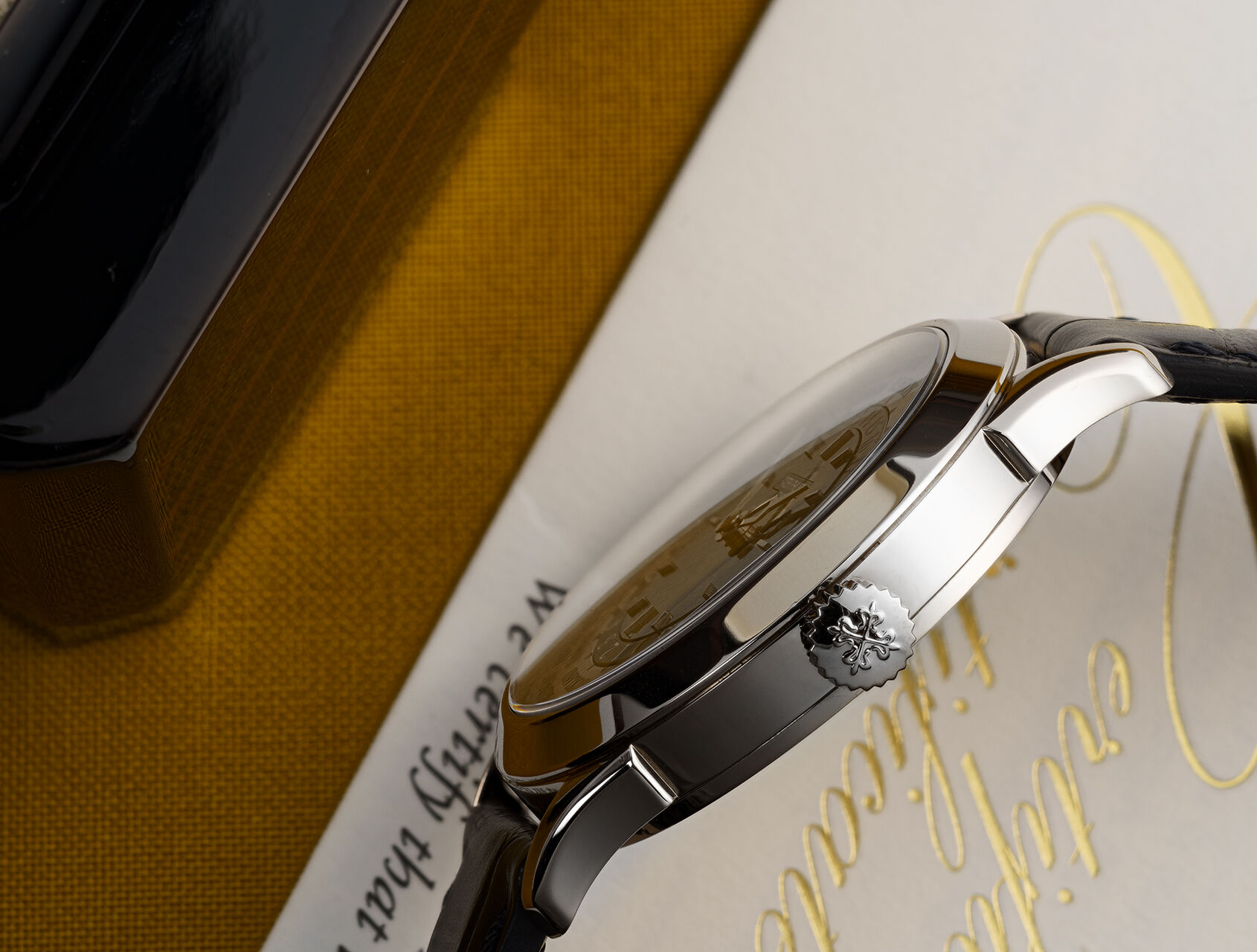 ref 5230G-001 | 5230G - White Gold | Patek Philippe World Time