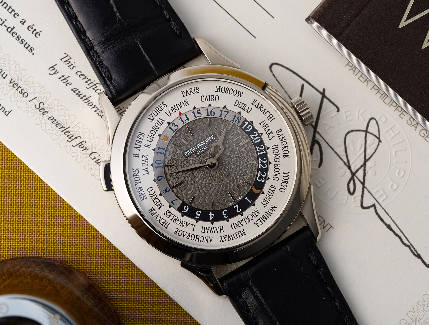 ref 5230G-001 | 5230G - White Gold | Patek Philippe World Time