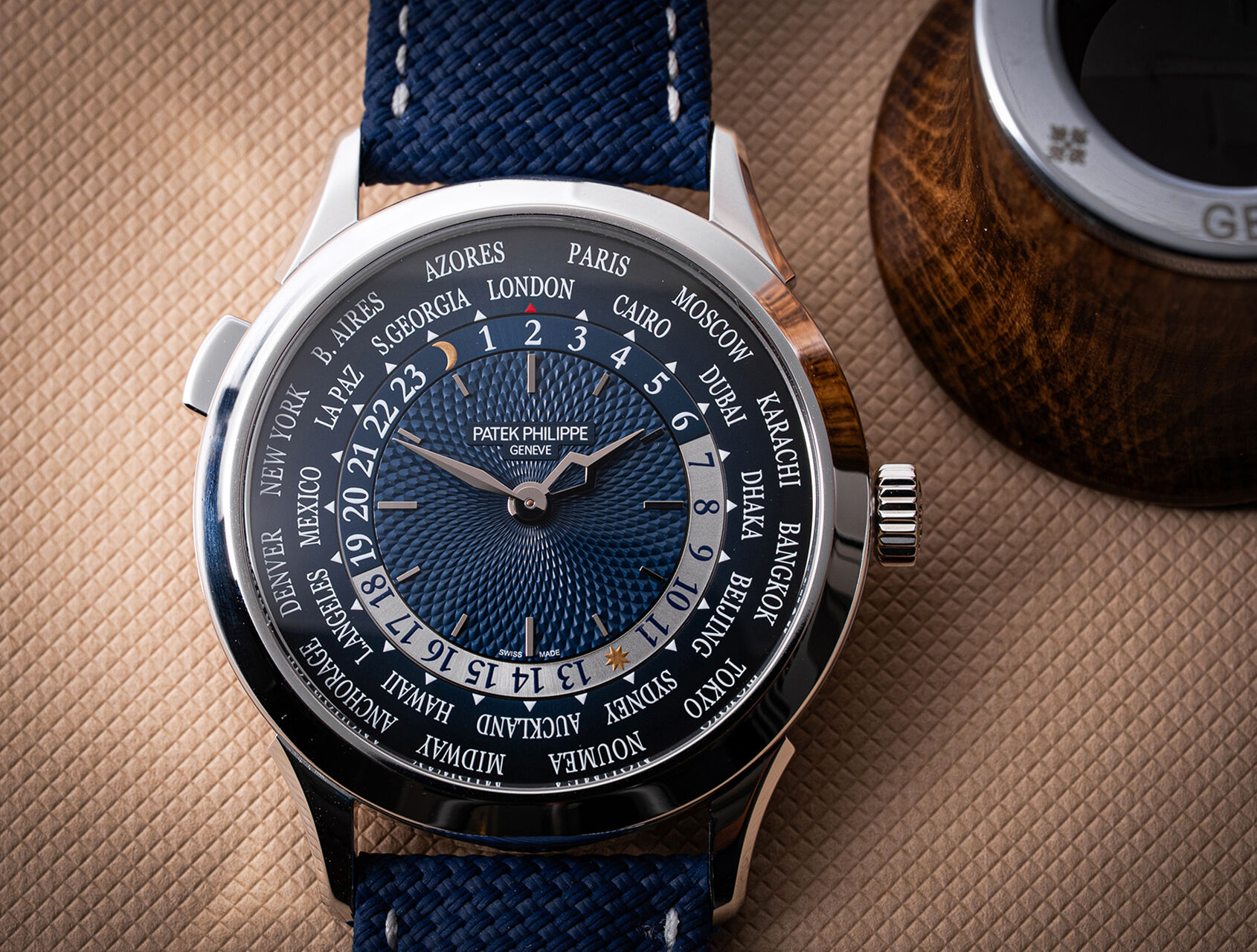 ref 5230P-001 | 5230P - Platinum | Patek Philippe World Time