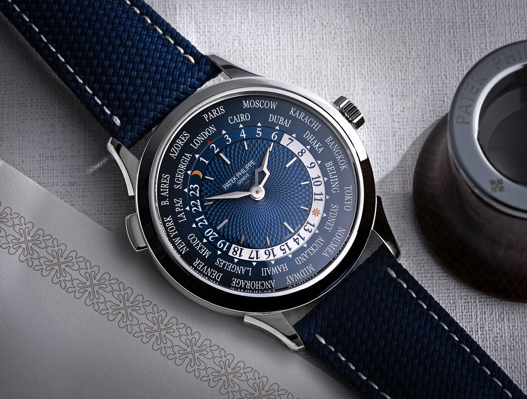 ref 5230P-001 | 5230P - Platinum | Patek Philippe World Time
