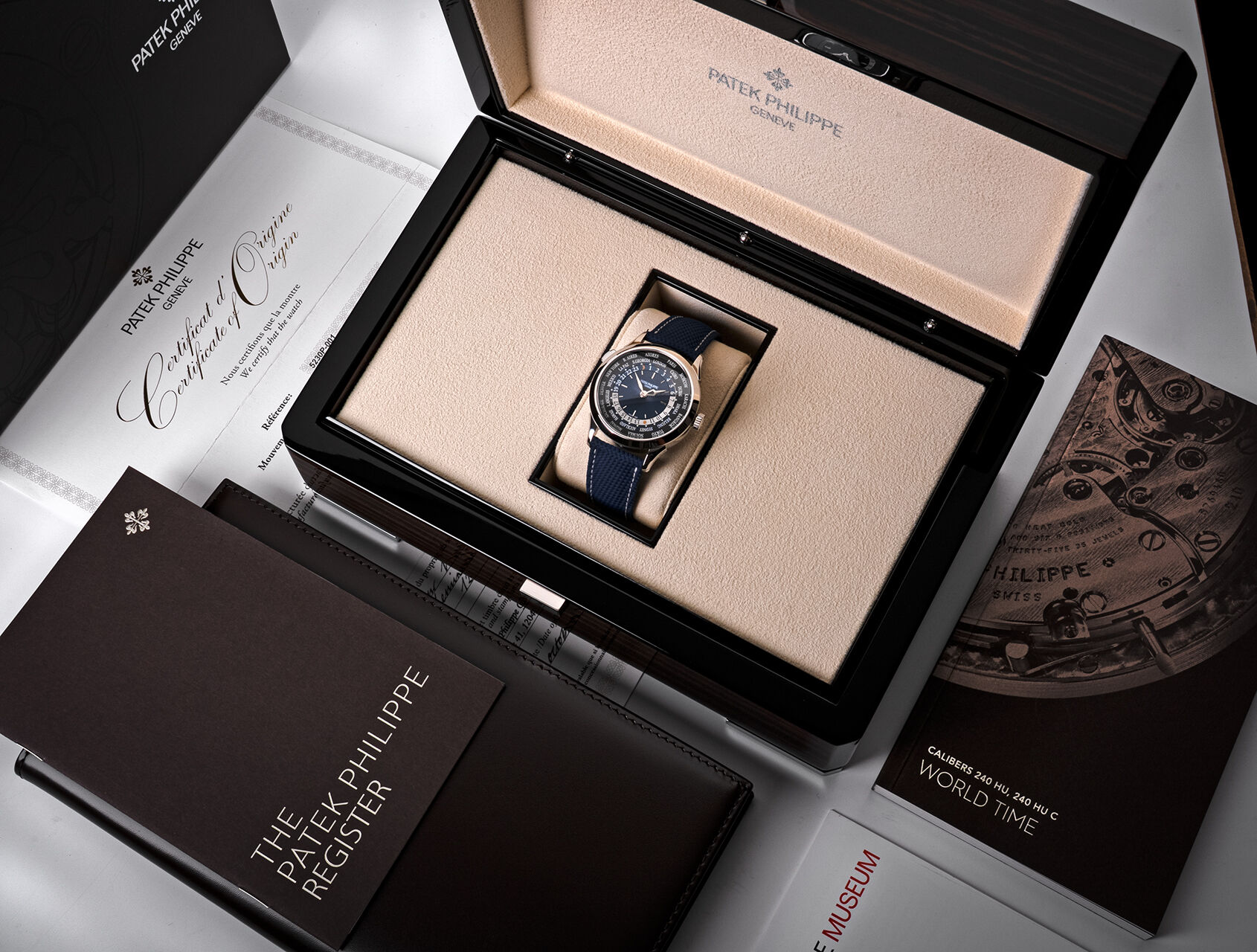 ref 5230P-001 | 5230P - Platinum | Patek Philippe World Time