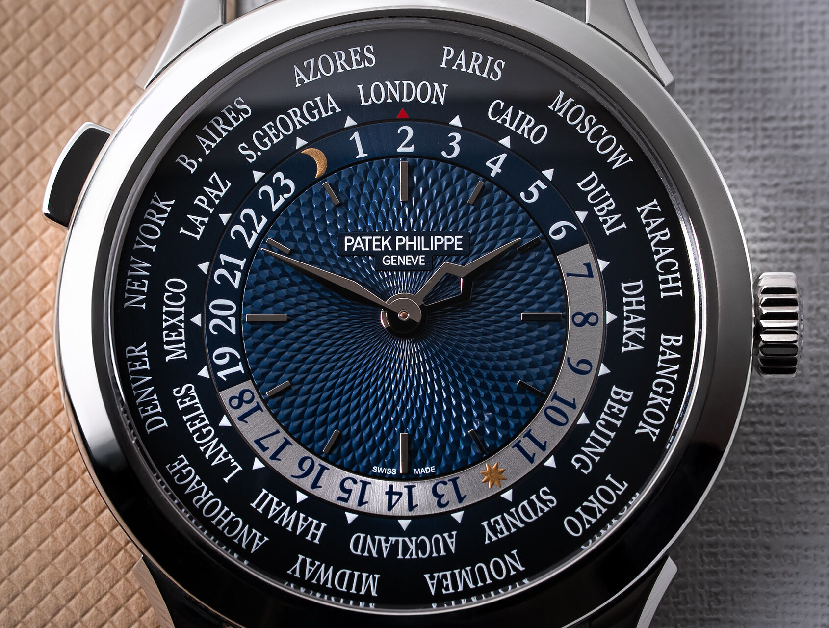 ref 5230P-001 | 5230P - Platinum | Patek Philippe World Time