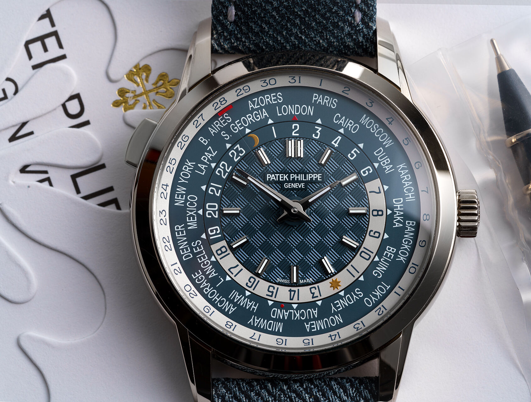 ref 5330G-001 | 5330G - White Gold | Patek Philippe World Time
