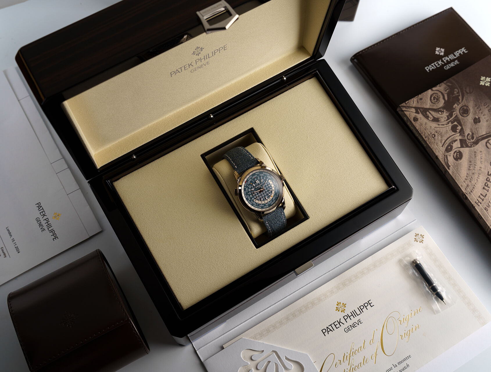 ref 5330G-001 | 5330G - White Gold | Patek Philippe World Time