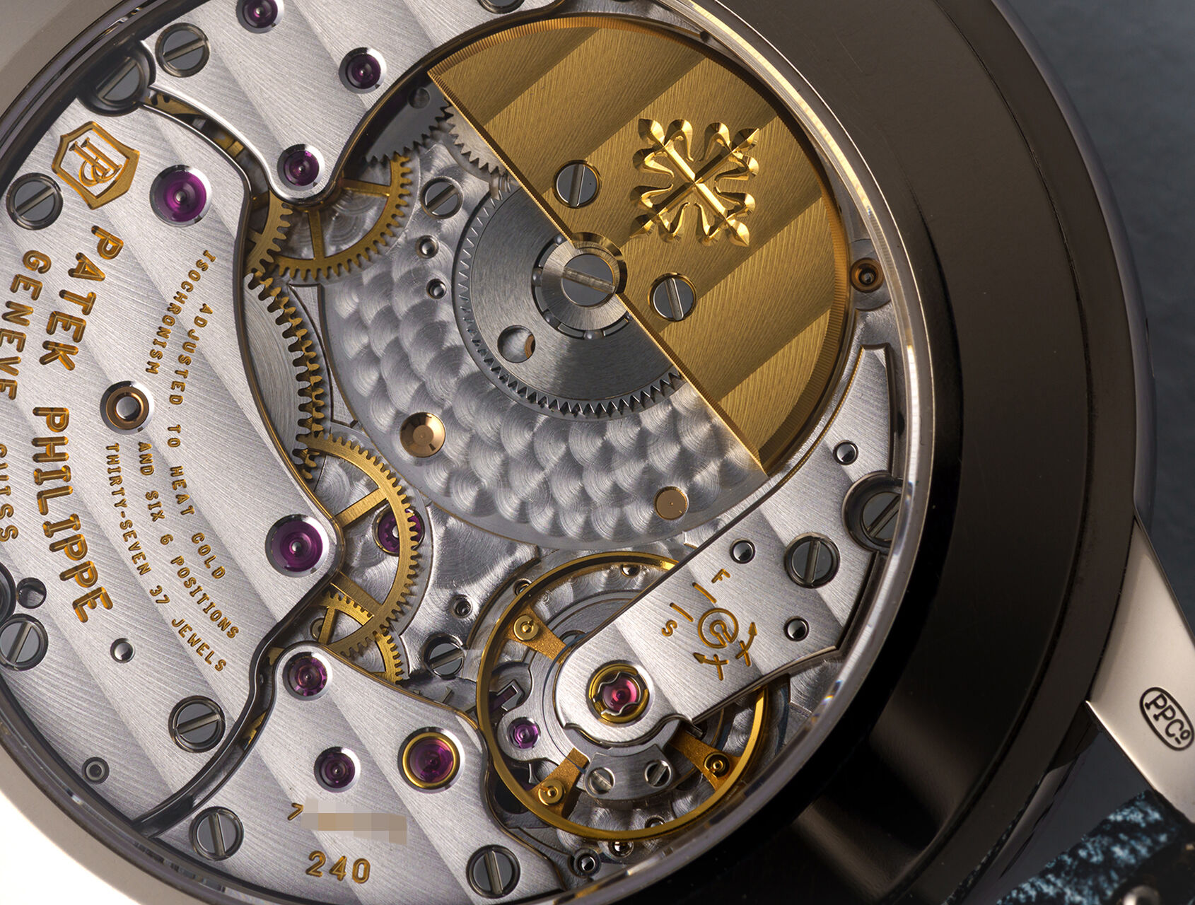 ref 5330G-001 | 5330G - White Gold | Patek Philippe World Time