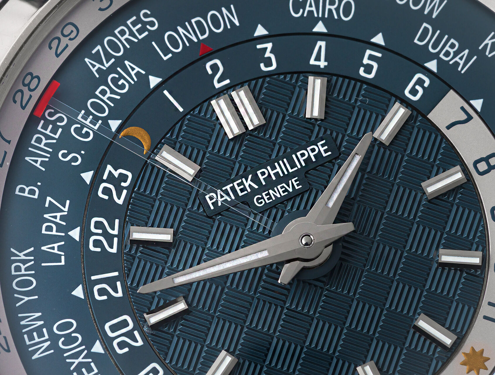 ref 5330G-001 | 5330G - White Gold | Patek Philippe World Time