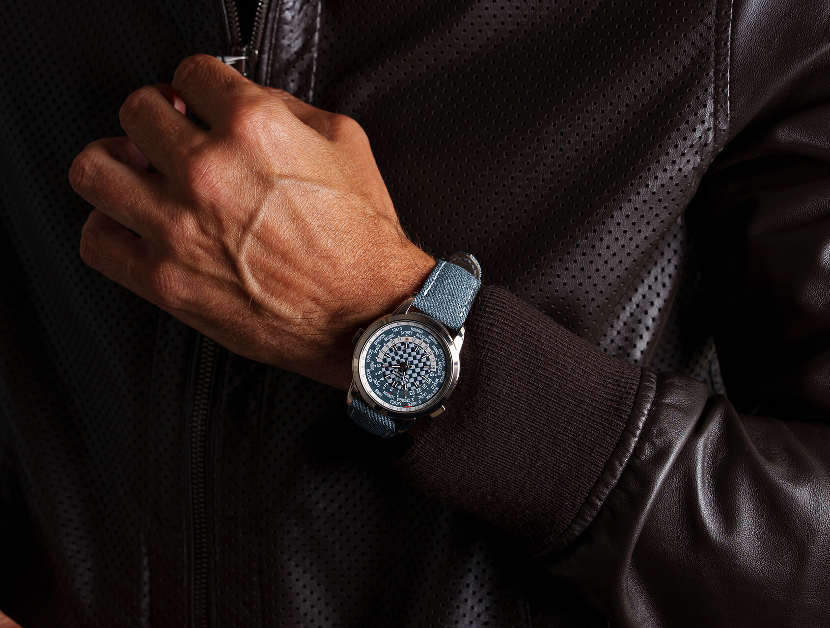 ref 5330G-001 | 5330G - White Gold | Patek Philippe World Time
