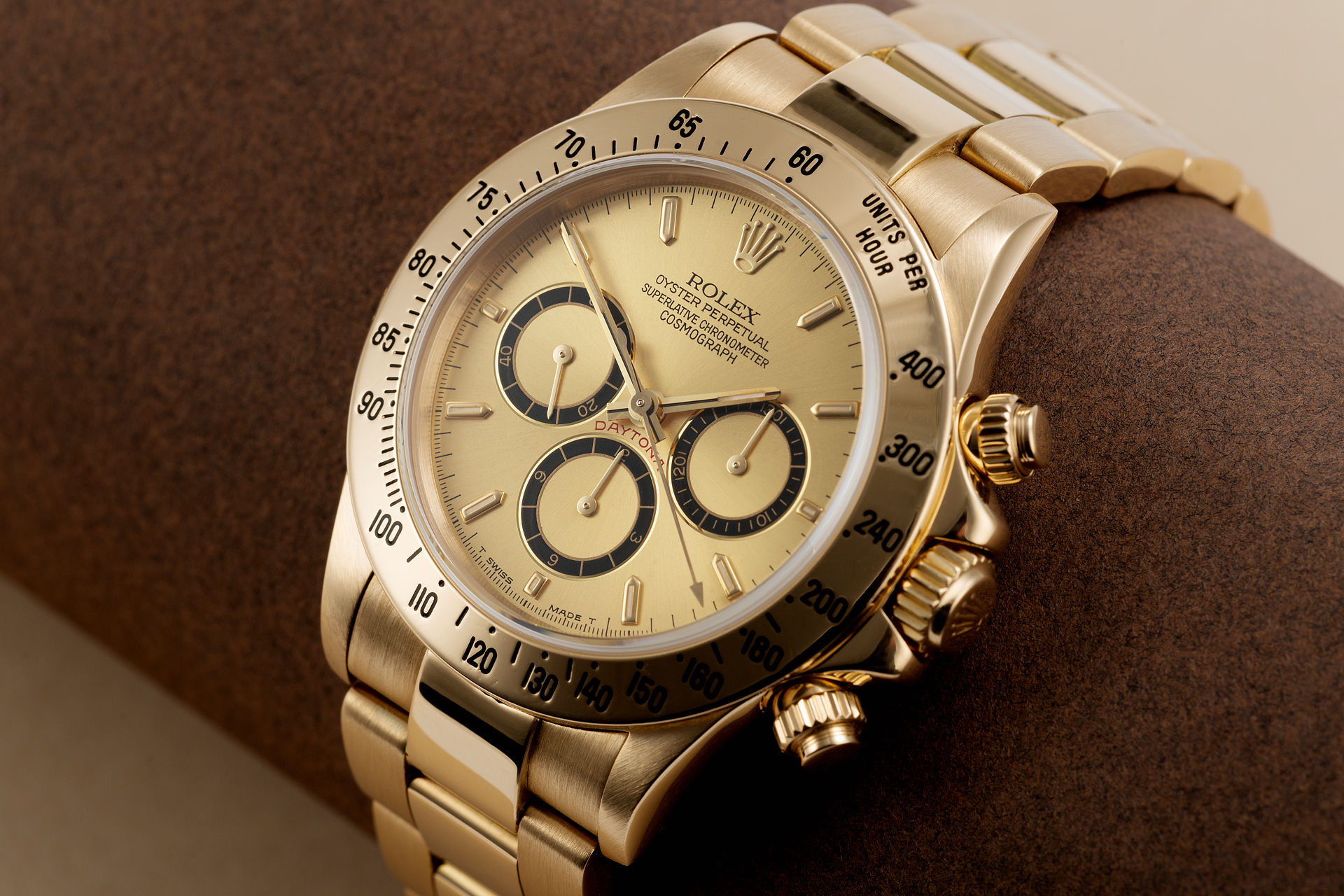 ref 16528 | 18ct Yellow Gold 'Zenith Movement' | Rolex Cosmograph Daytona