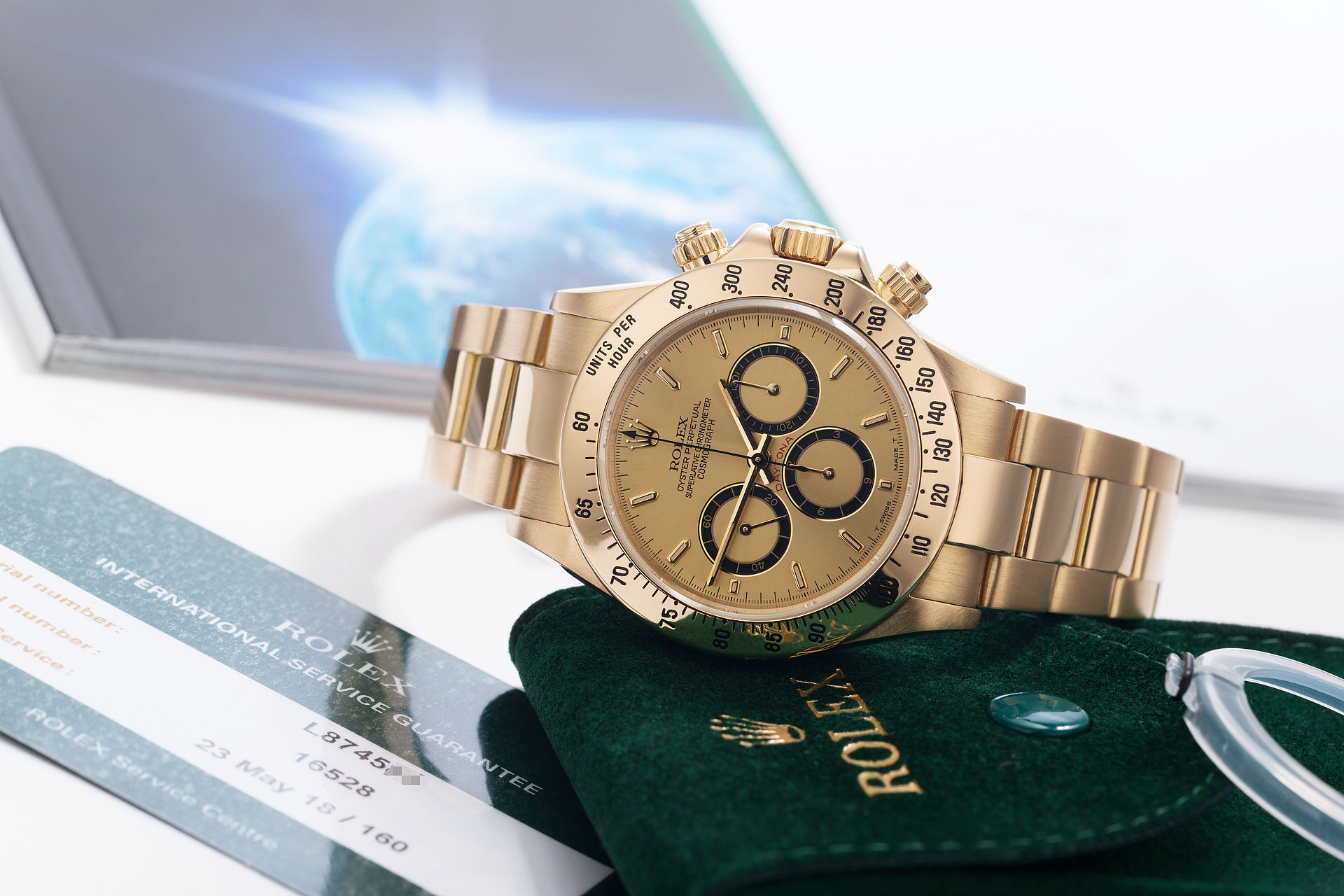 ref 16528 | 18ct Yellow Gold 'Zenith Movement' | Rolex Cosmograph Daytona