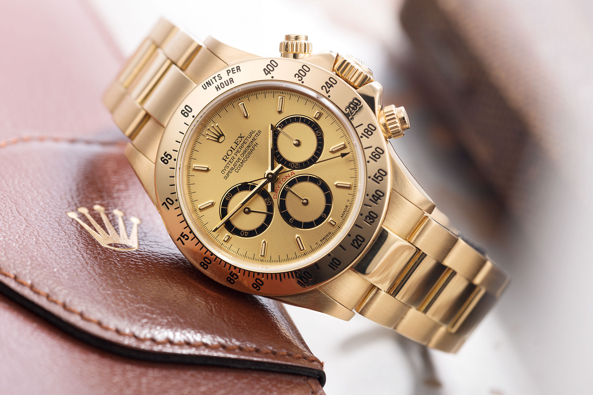 ref 16528 | 18ct Yellow Gold 'Zenith Movement' | Rolex Cosmograph Daytona