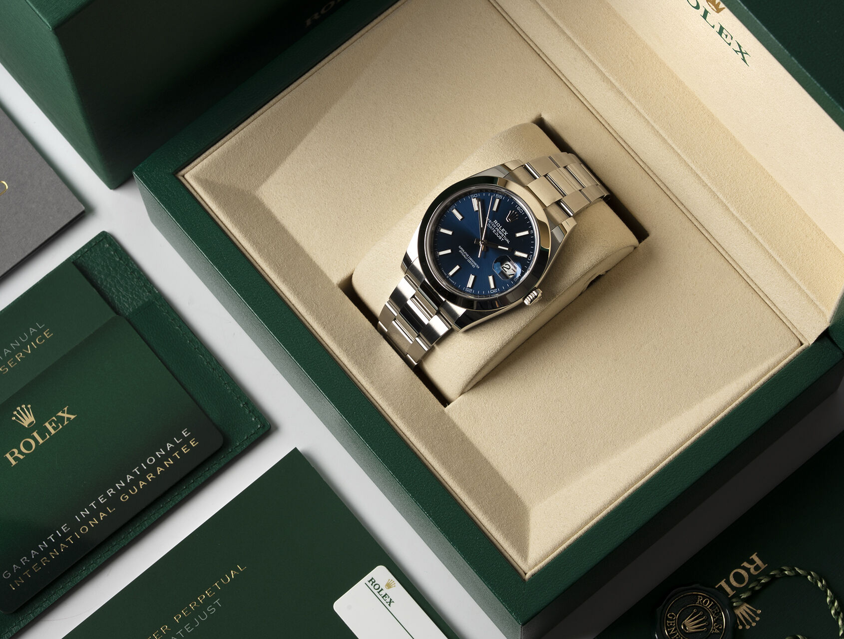 ref 126300 | 126300 - Bright Blue | Rolex Datejust 41