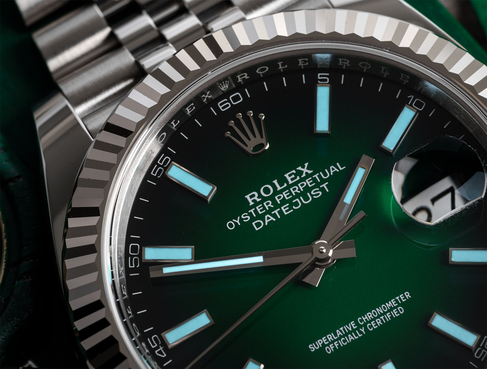 ref 126334 | 126300 - Ombre Green Dial | Rolex Datejust 41
