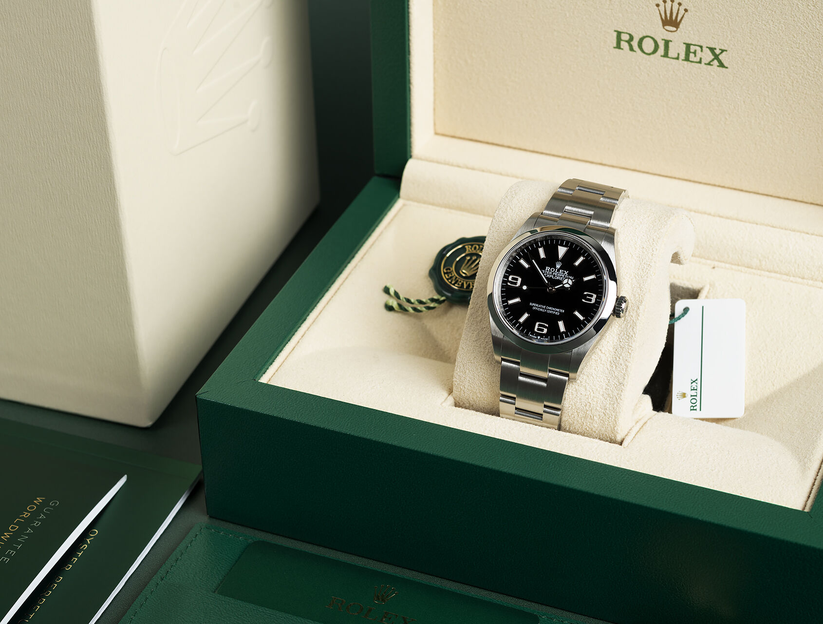 ref 124270 | 124270 - Box & Certificate | Rolex Explorer