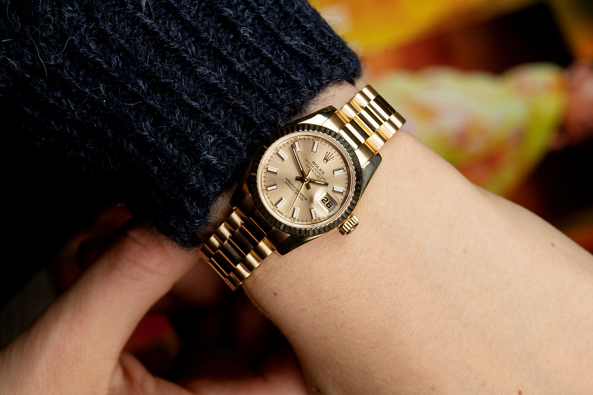 rolex lady datejust 28 on wrist