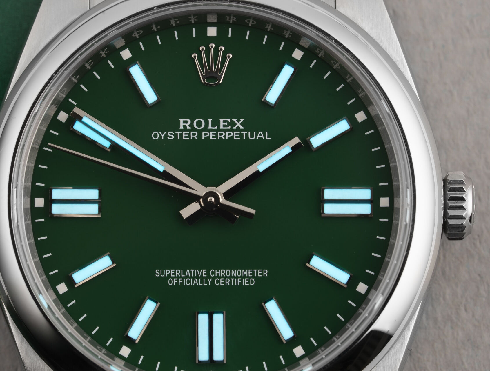 ref 124300 | 124300 - Green Lacquer | Rolex Oyster Perpetual
