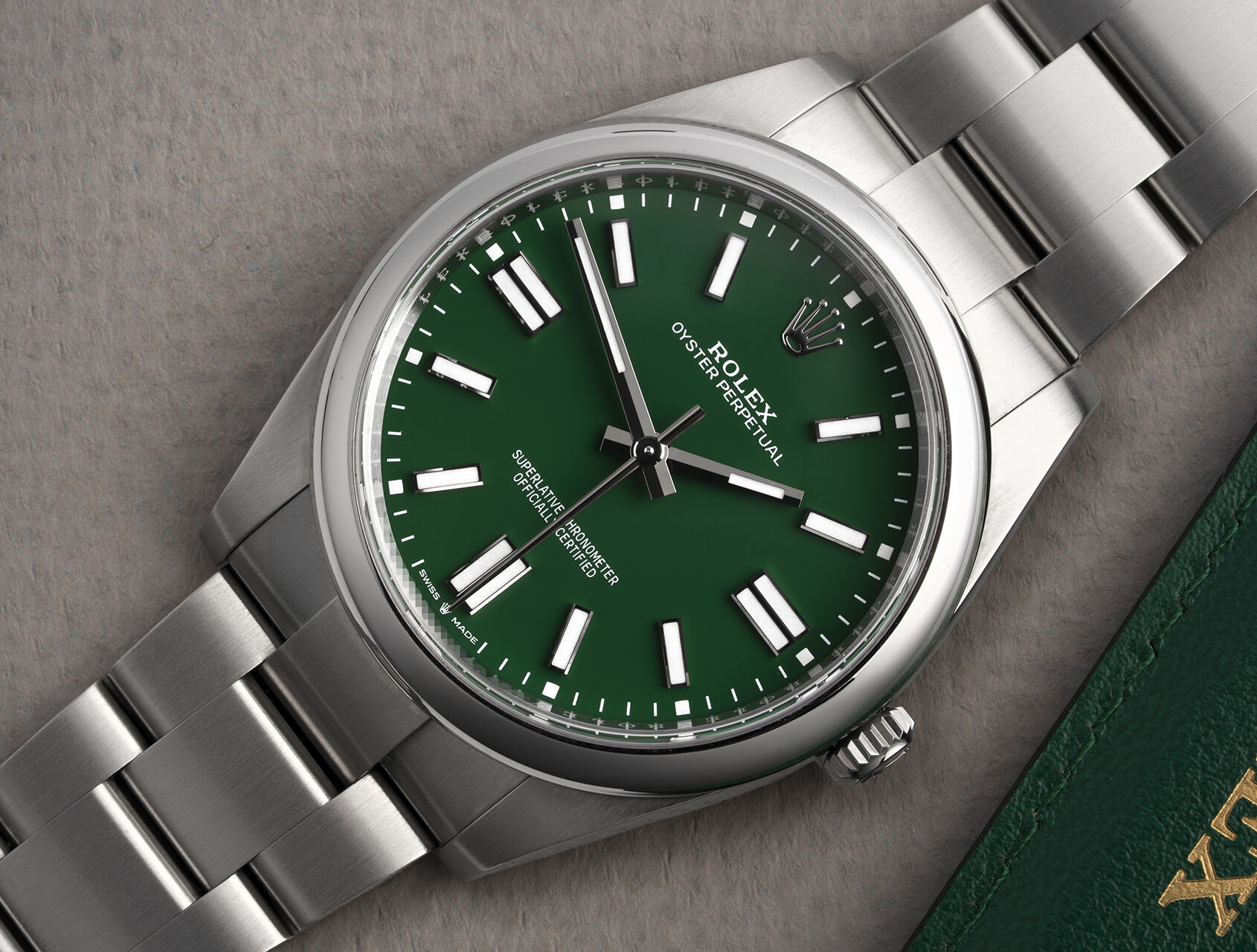 ref 124300 | 124300 - Green Lacquer | Rolex Oyster Perpetual