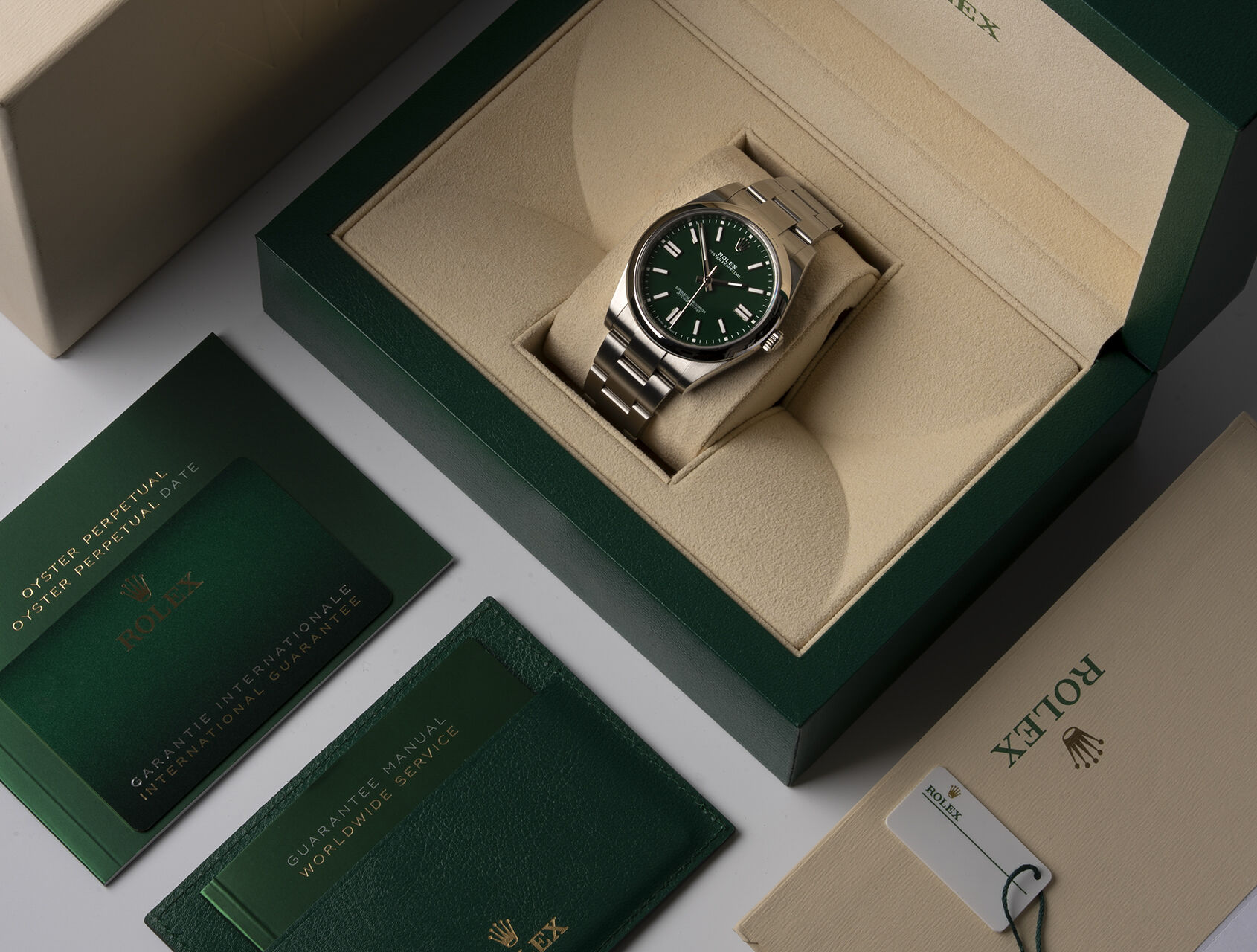 ref 124300 | 124300 - Green Lacquer | Rolex Oyster Perpetual