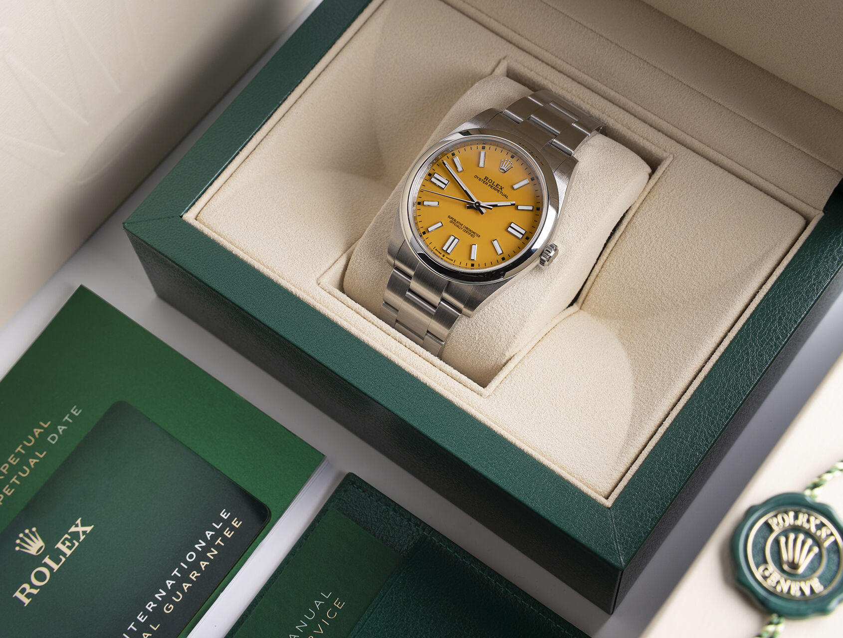 ref 124300 | 124300 - Yellow Lacquer | Rolex Oyster Perpetual