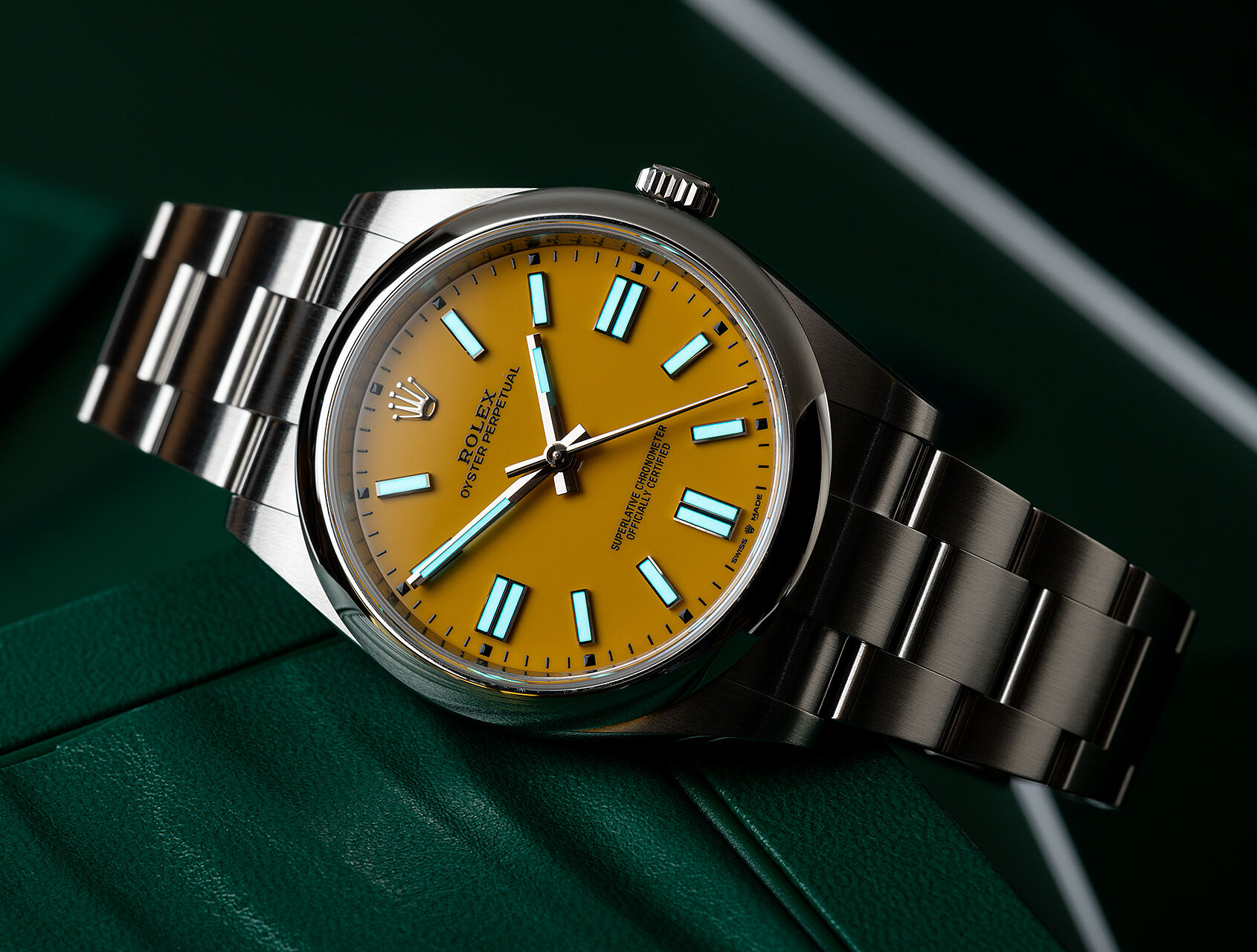 ref 124300 | Box & Papers | Rolex Oyster Perpetual