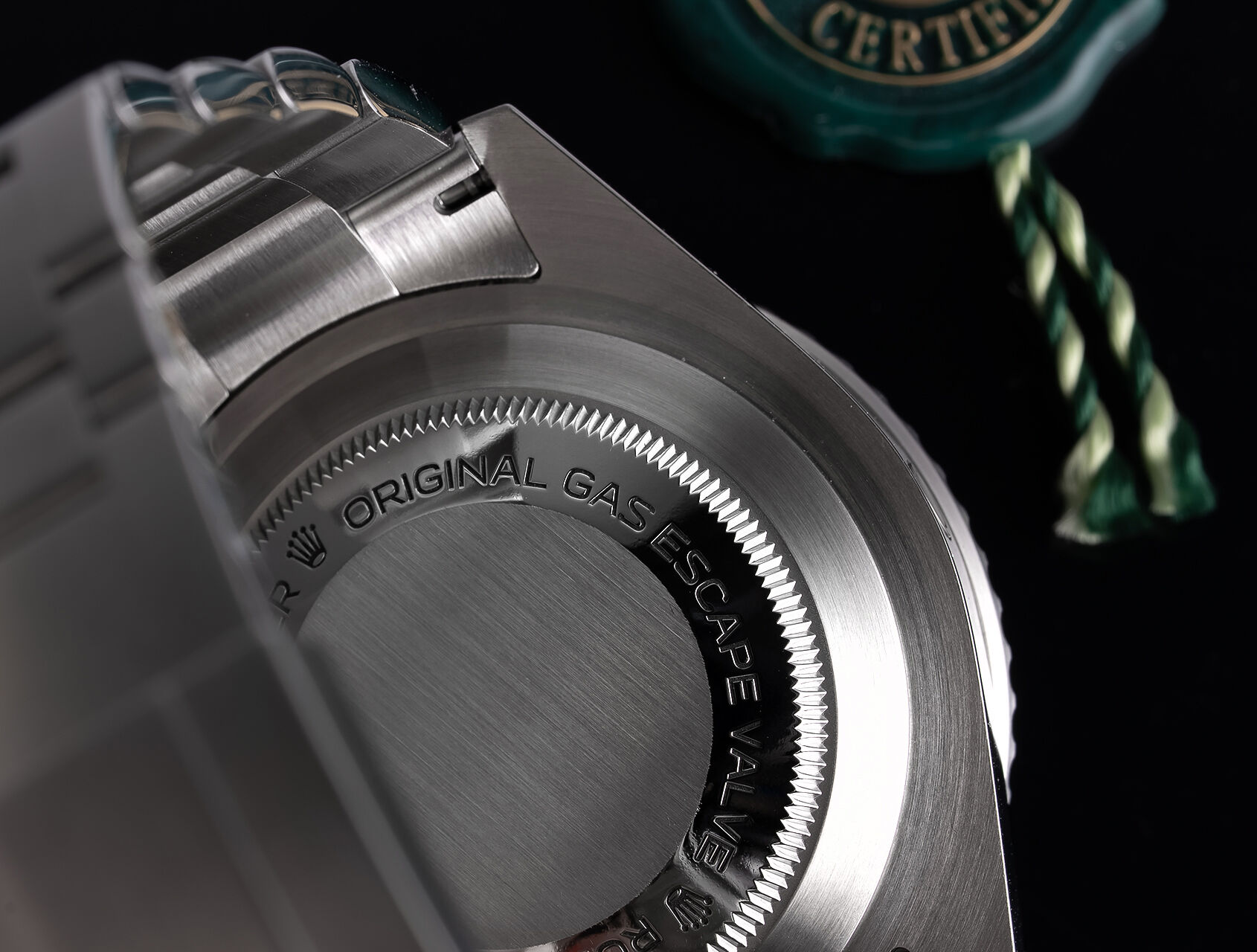 ref 126600 | 126600 - Red Writing | Rolex Sea-Dweller