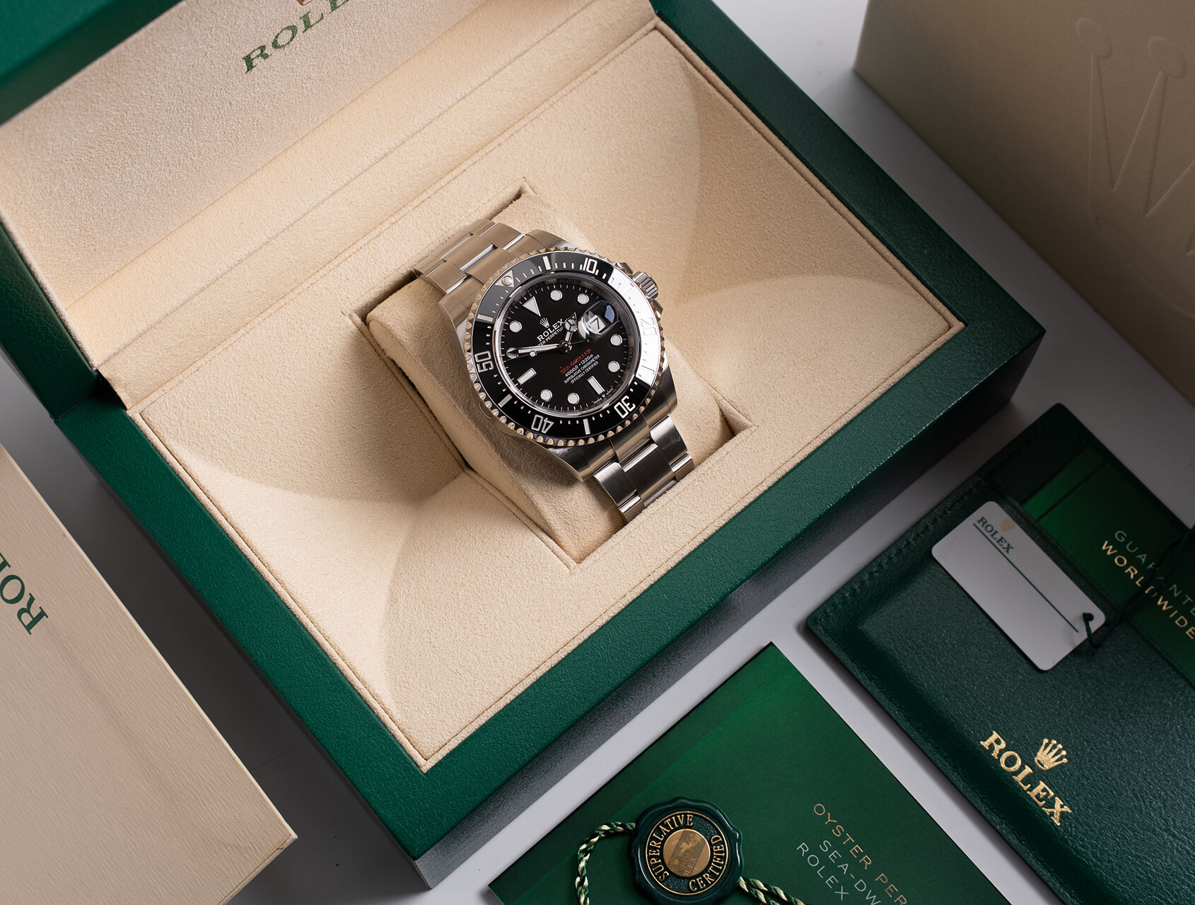 ref 126600 | 126600 - Red Writing | Rolex Sea-Dweller