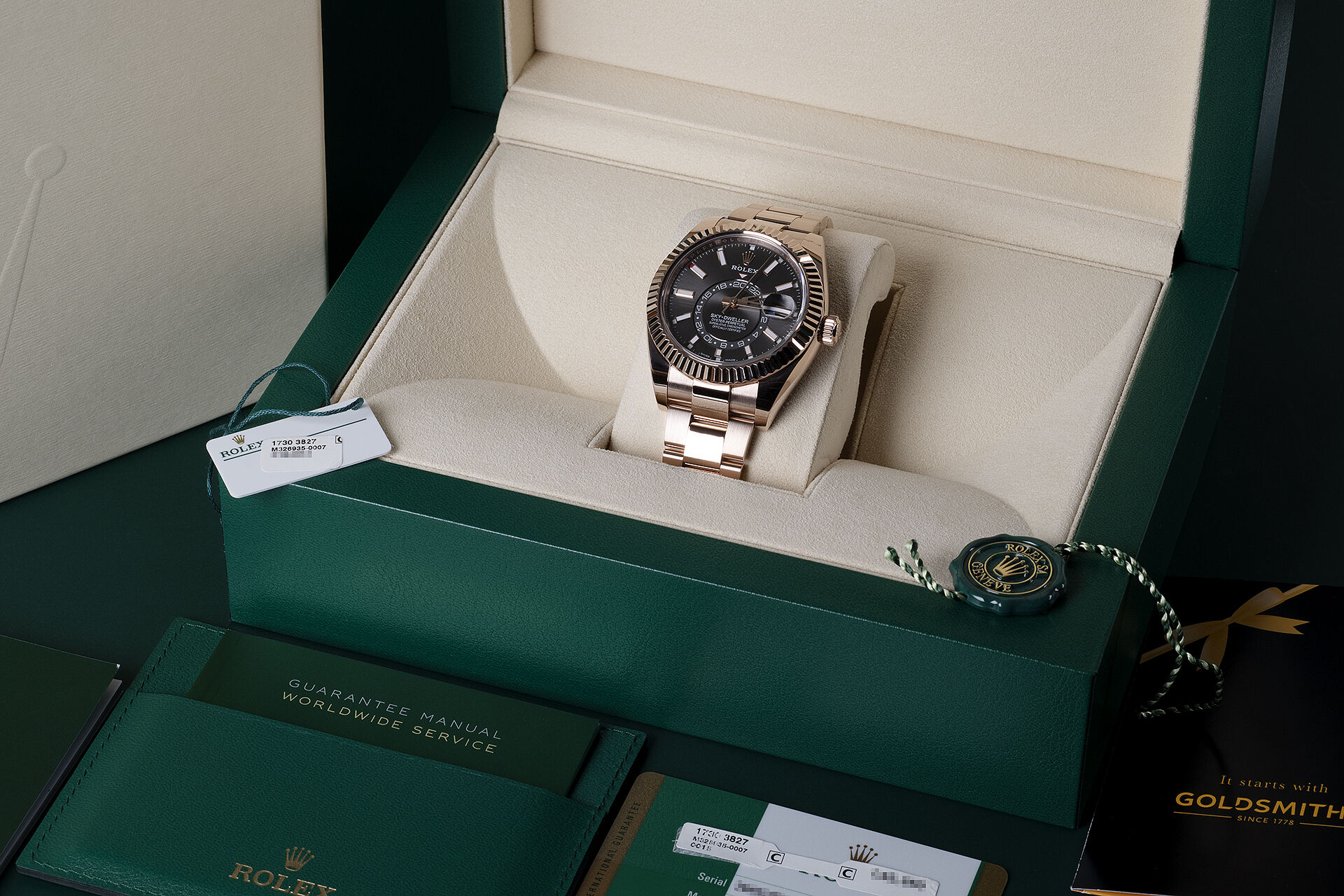 ref 326935 | 42mm Everose Gold | Rolex Sky-Dweller