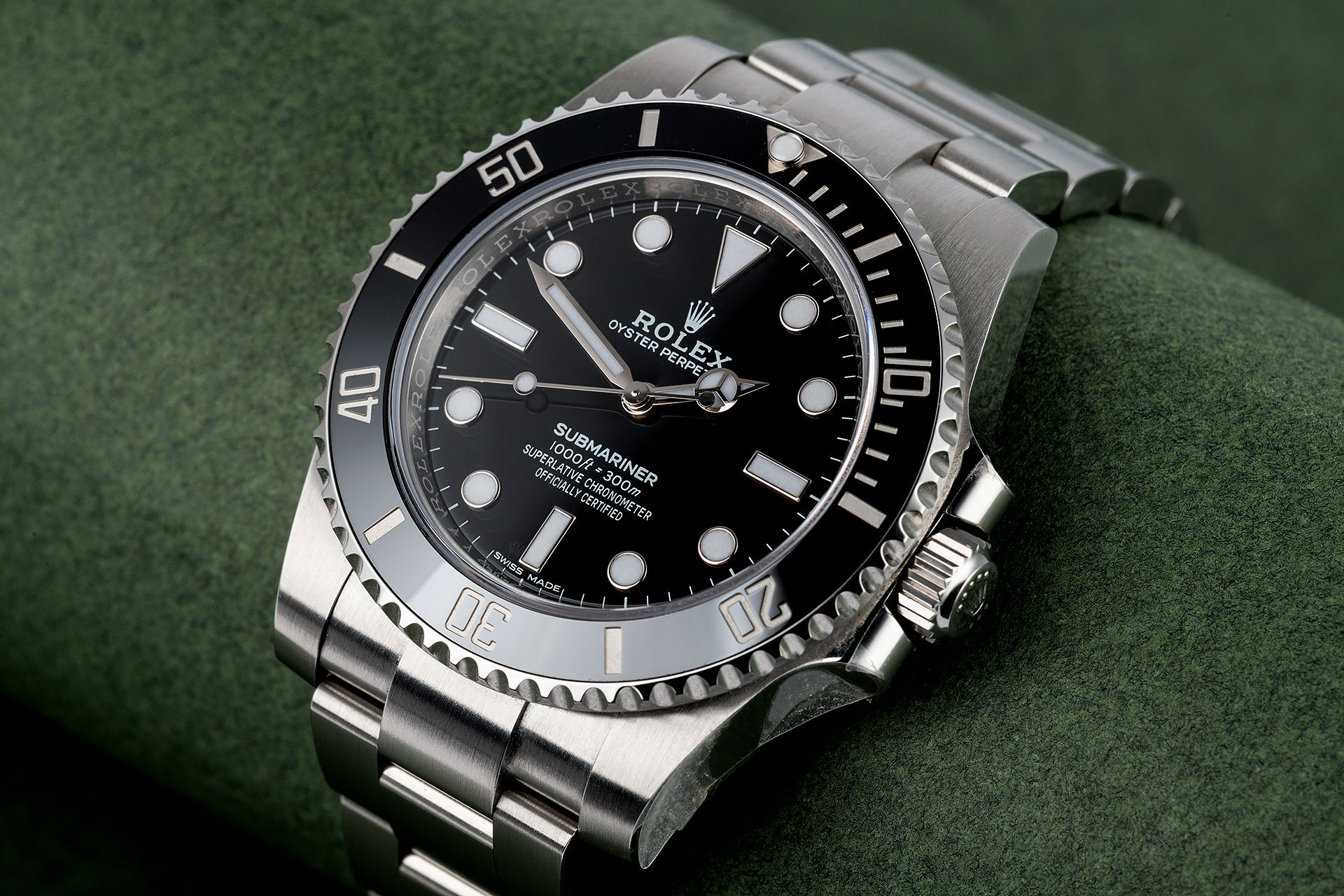 ref 114060 | 40mm Cerachrom Bezel | Rolex Submariner 