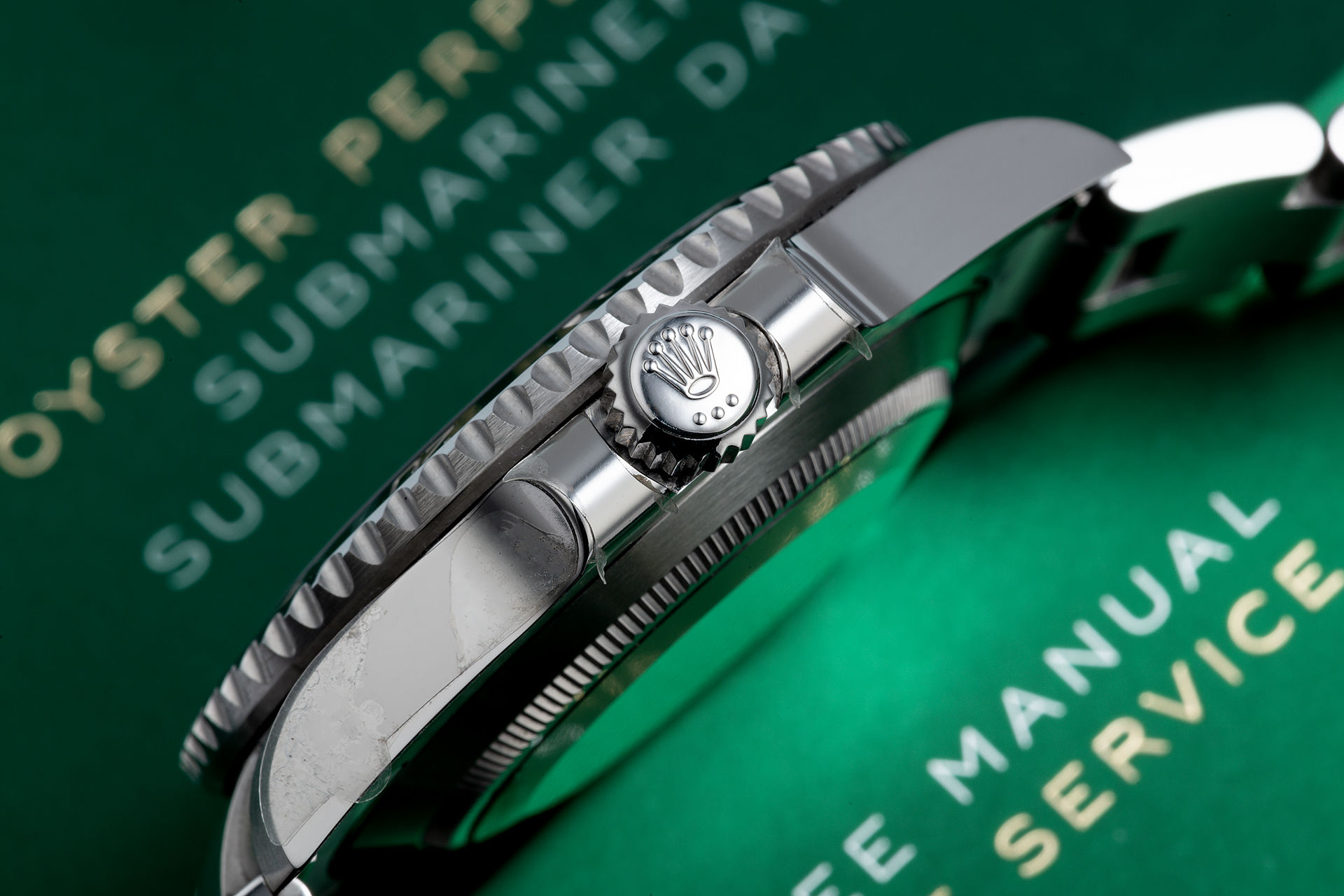 ref 114060 | 40mm Cerachrom Bezel | Rolex Submariner 