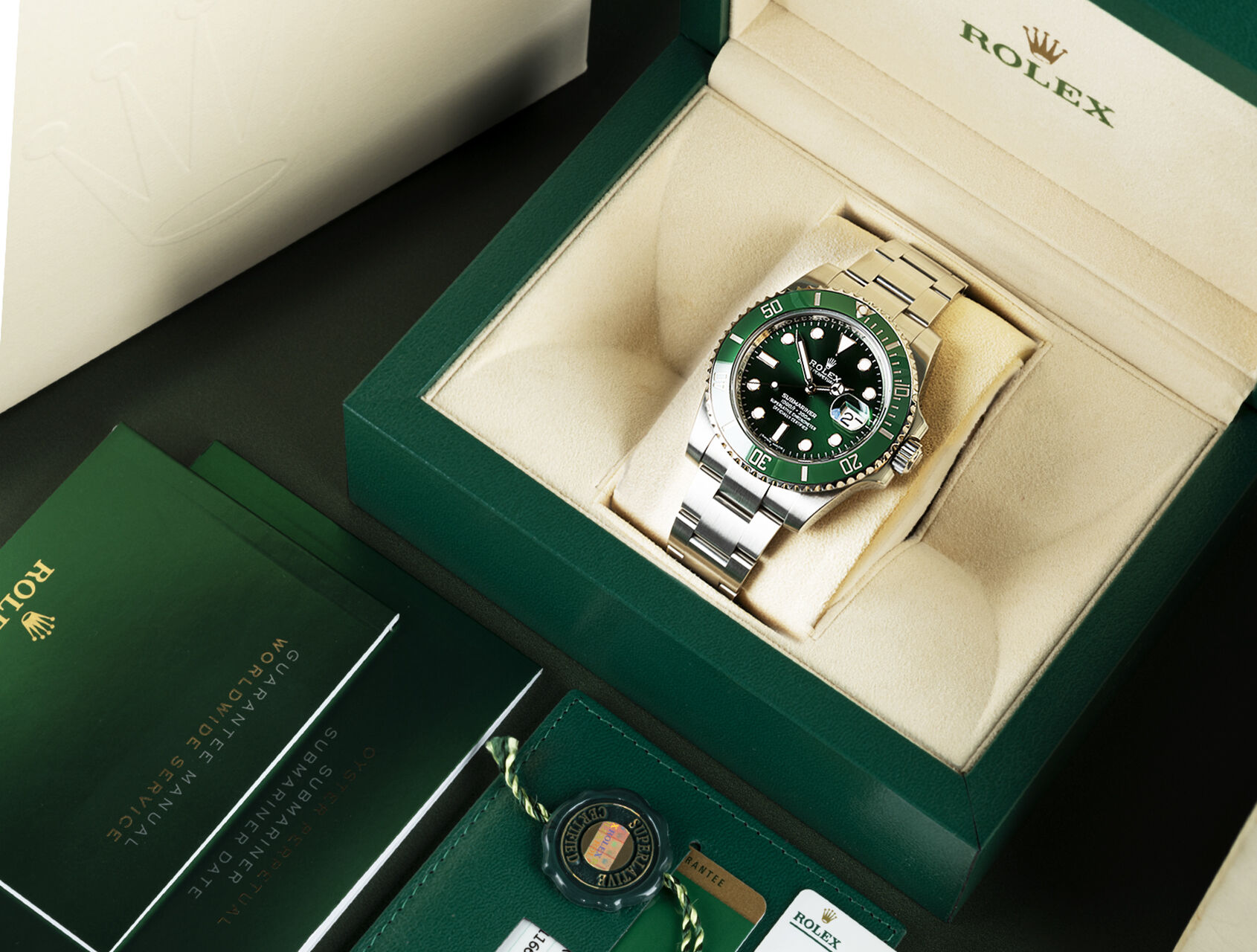 ref 116610LV | 116610LV - Hulk | Rolex Submariner Date