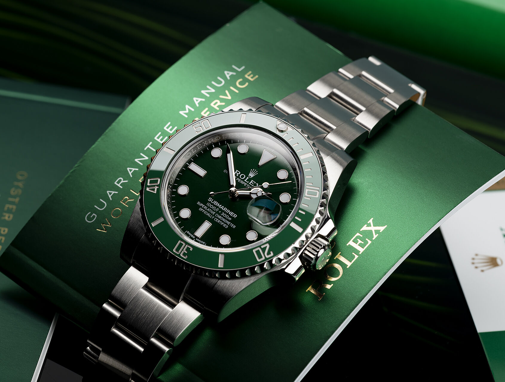 ref 116610LV | 116610LV - Hulk | Rolex Submariner Date