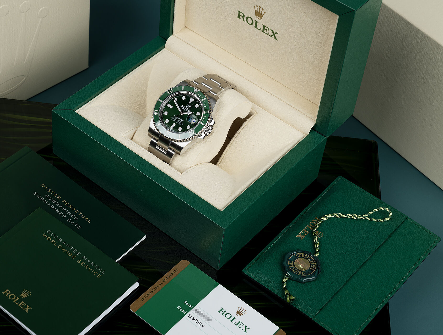 ref 116610LV | 116610LV - Hulk | Rolex Submariner Date