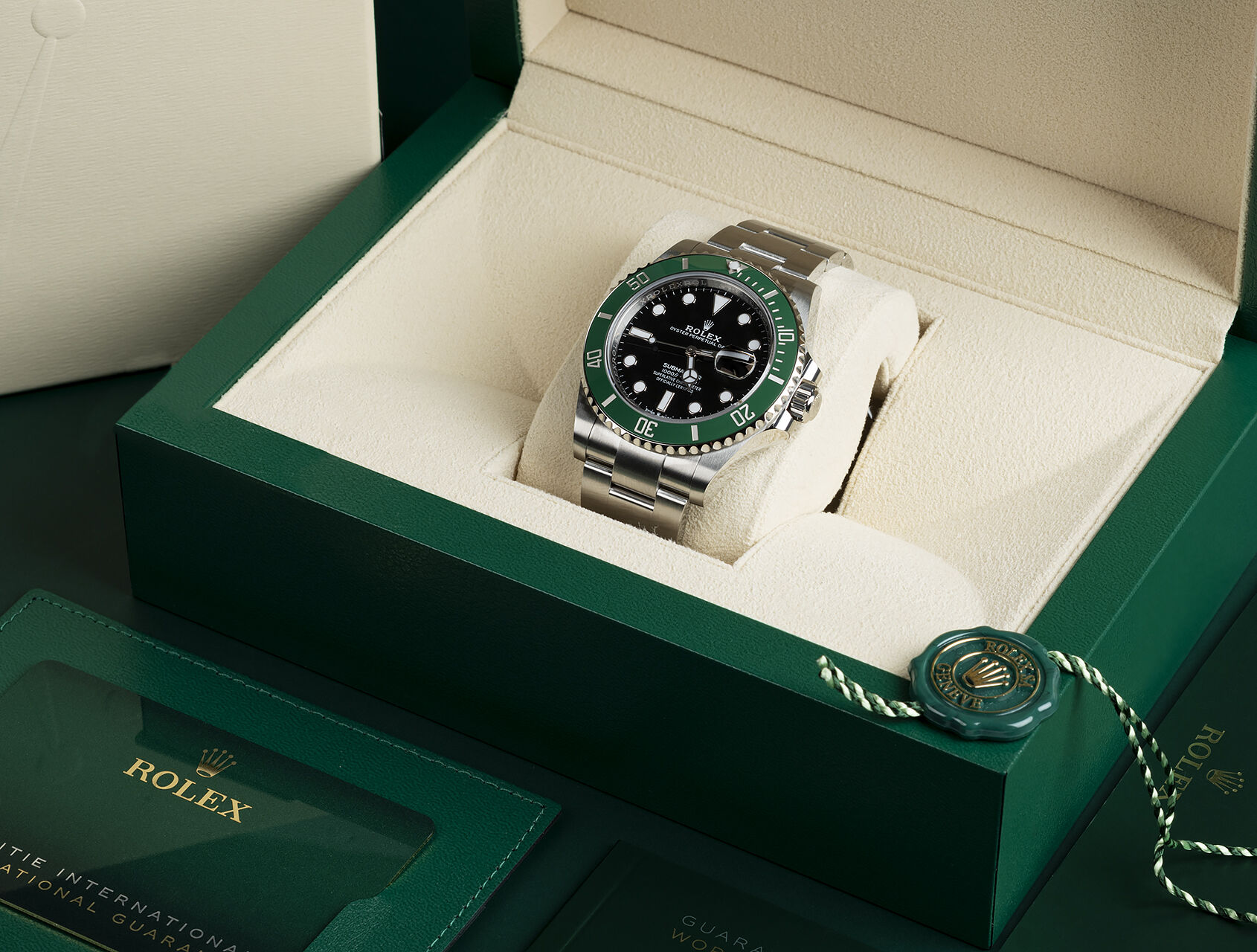 ref 126610LV | 126610LV - Starbucks | Rolex Submariner Date