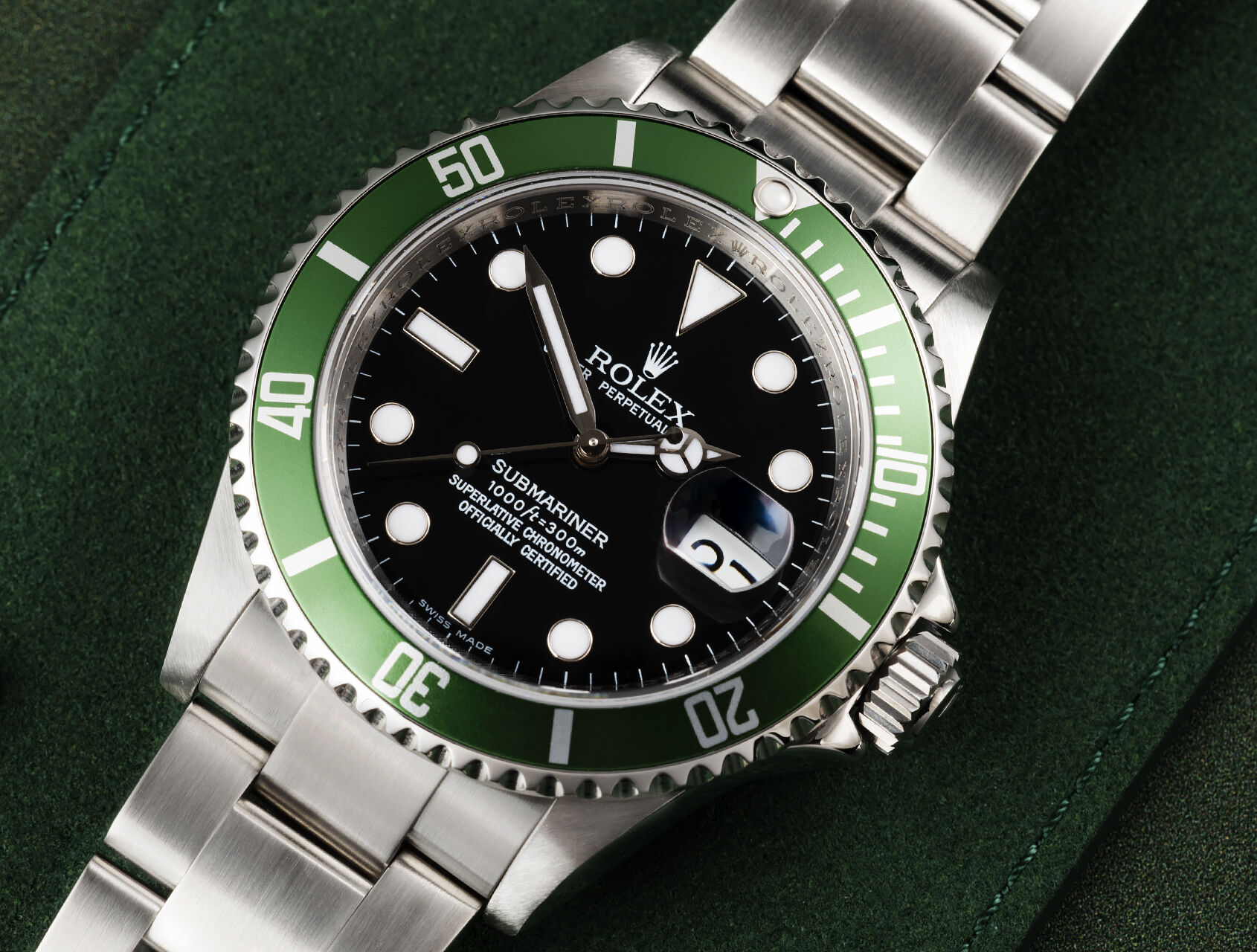 ref 16610LV | 16610LV - Under Service Warranty | Rolex Submariner Date