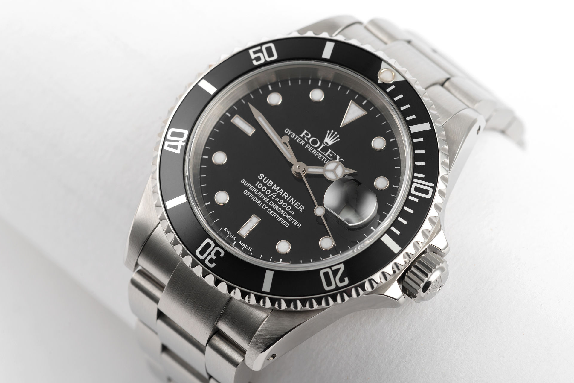 ref 16610 | 40mm 'Box & Papers Set' | Rolex Submariner Date