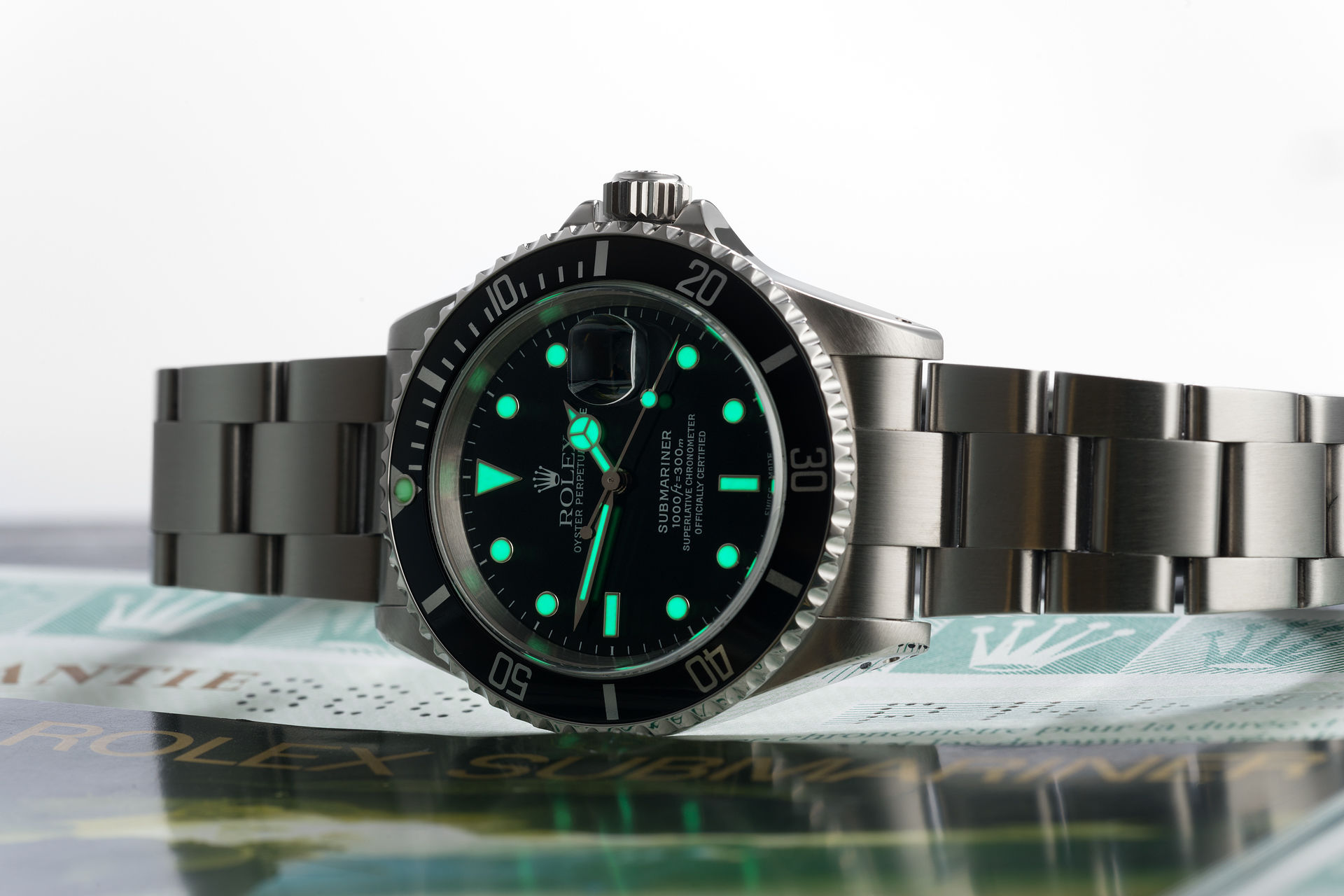 ref 16610 | 40mm 'Box & Papers Set' | Rolex Submariner Date