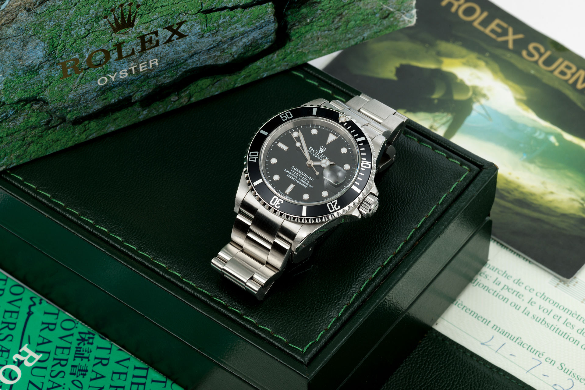 ref 16610 | 40mm 'Box & Papers Set' | Rolex Submariner Date