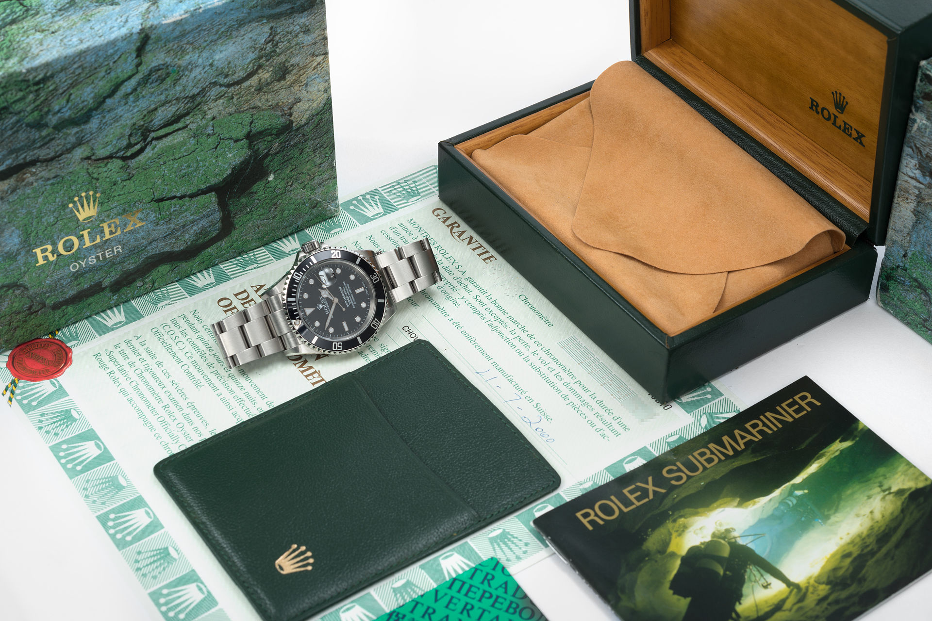 ref 16610 | 40mm 'Box & Papers Set' | Rolex Submariner Date