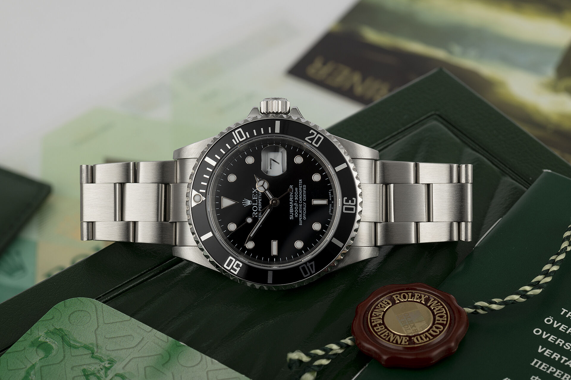 ref 16610 | 40mm Box & Certificate | Rolex Submariner Date