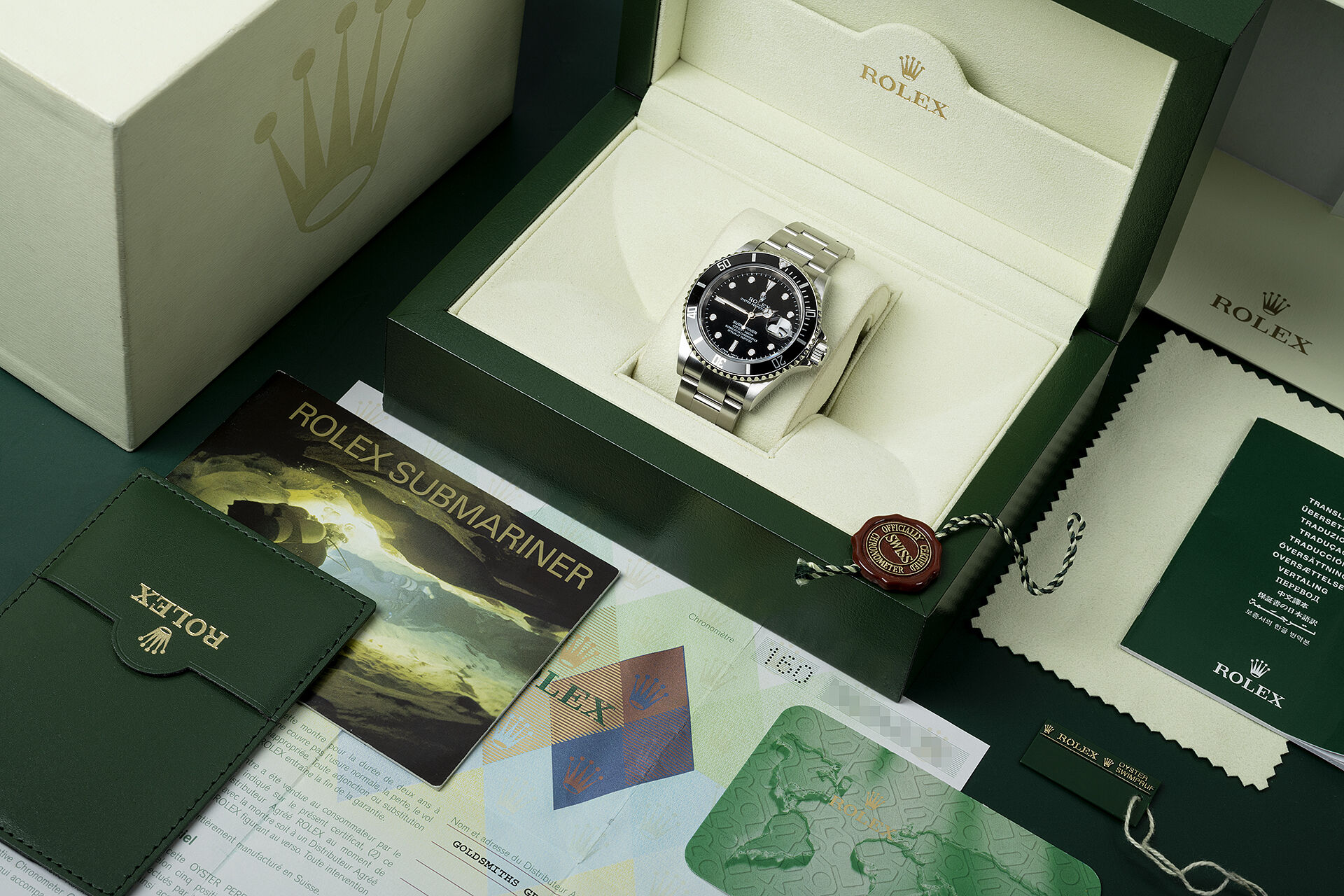 ref 16610 | 40mm Box & Certificate | Rolex Submariner Date