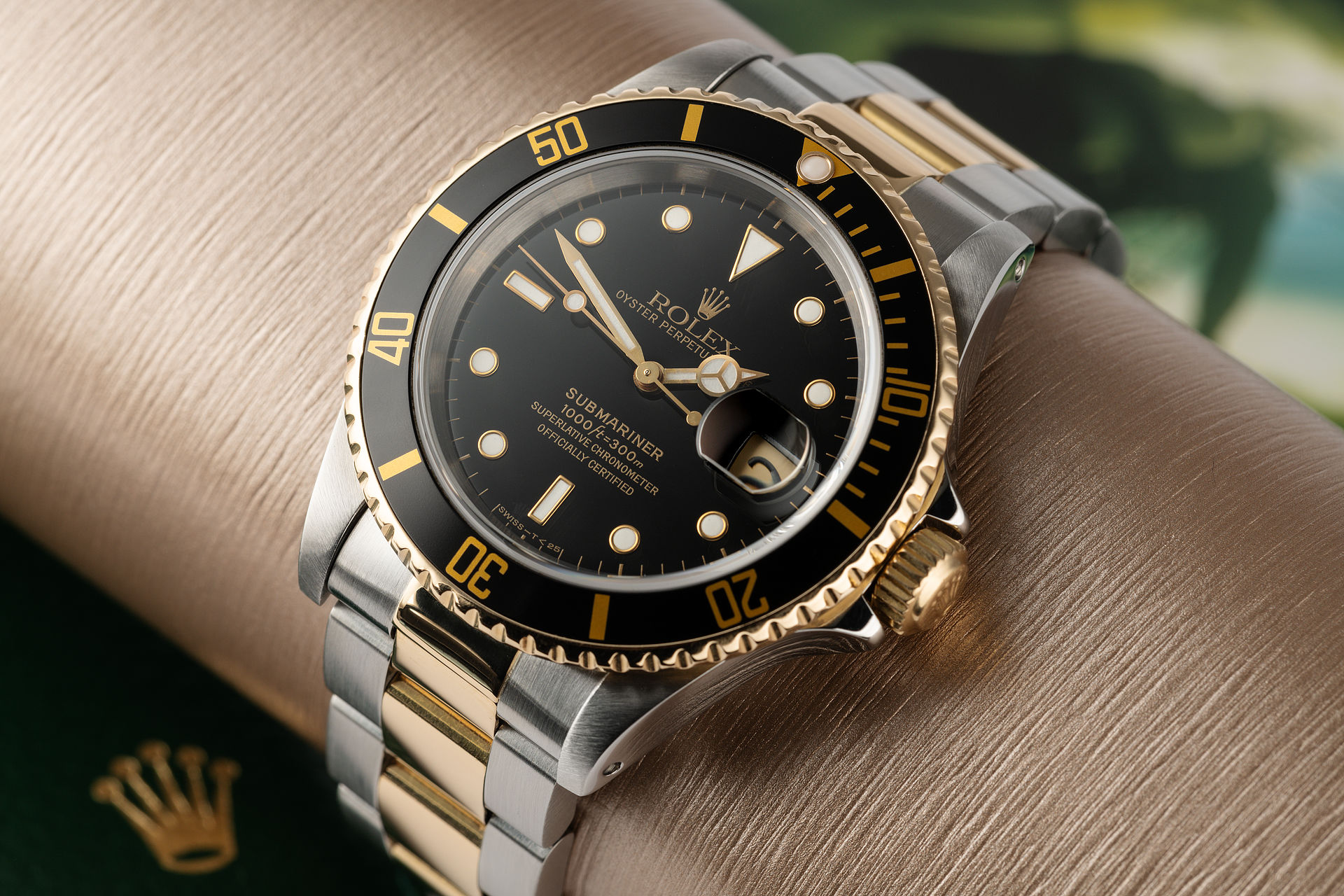 ref 16613 | Gold & steel 'Complete Set' | Rolex Submariner Date