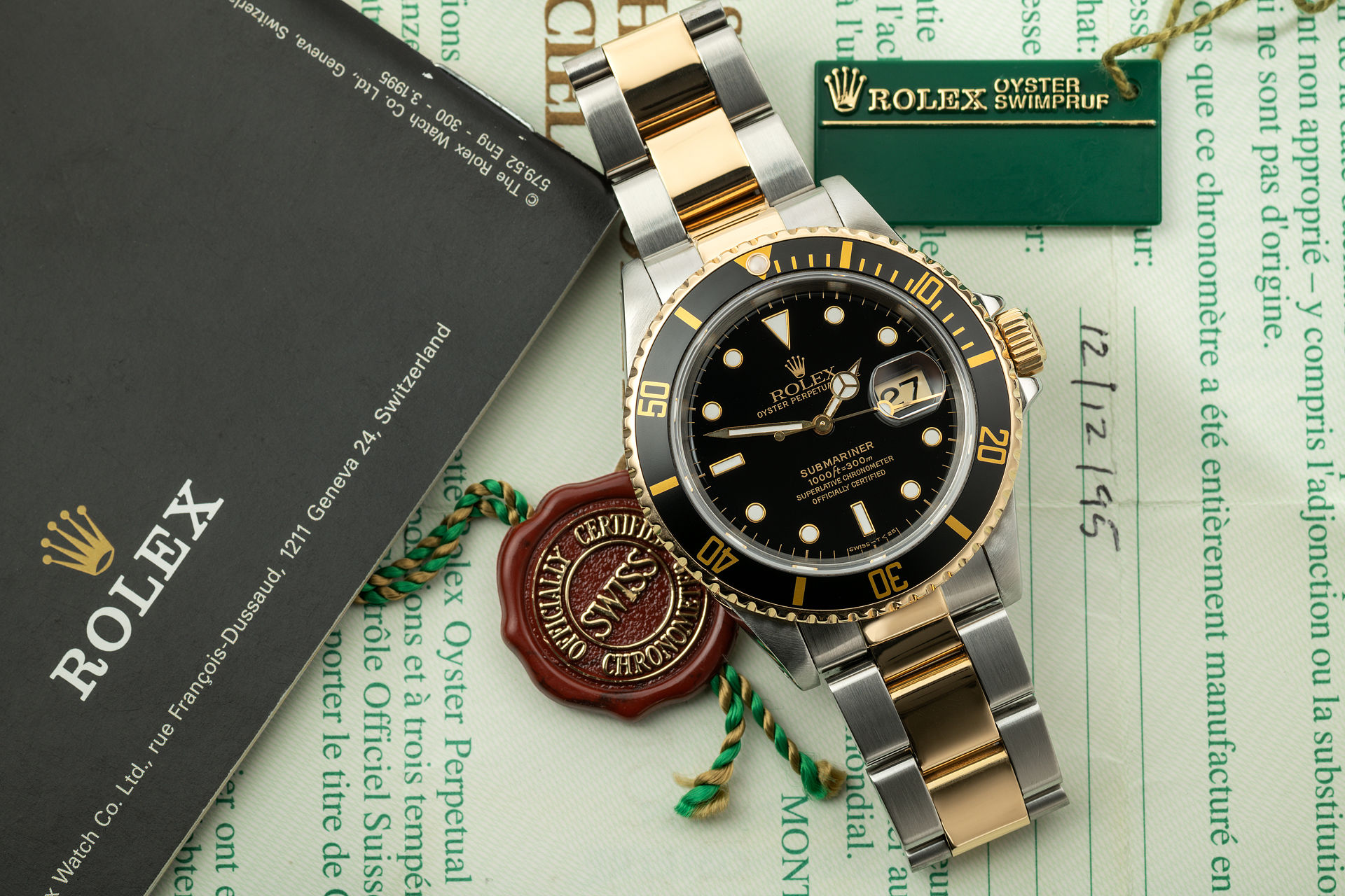 ref 16613 | Gold & steel 'Complete Set' | Rolex Submariner Date