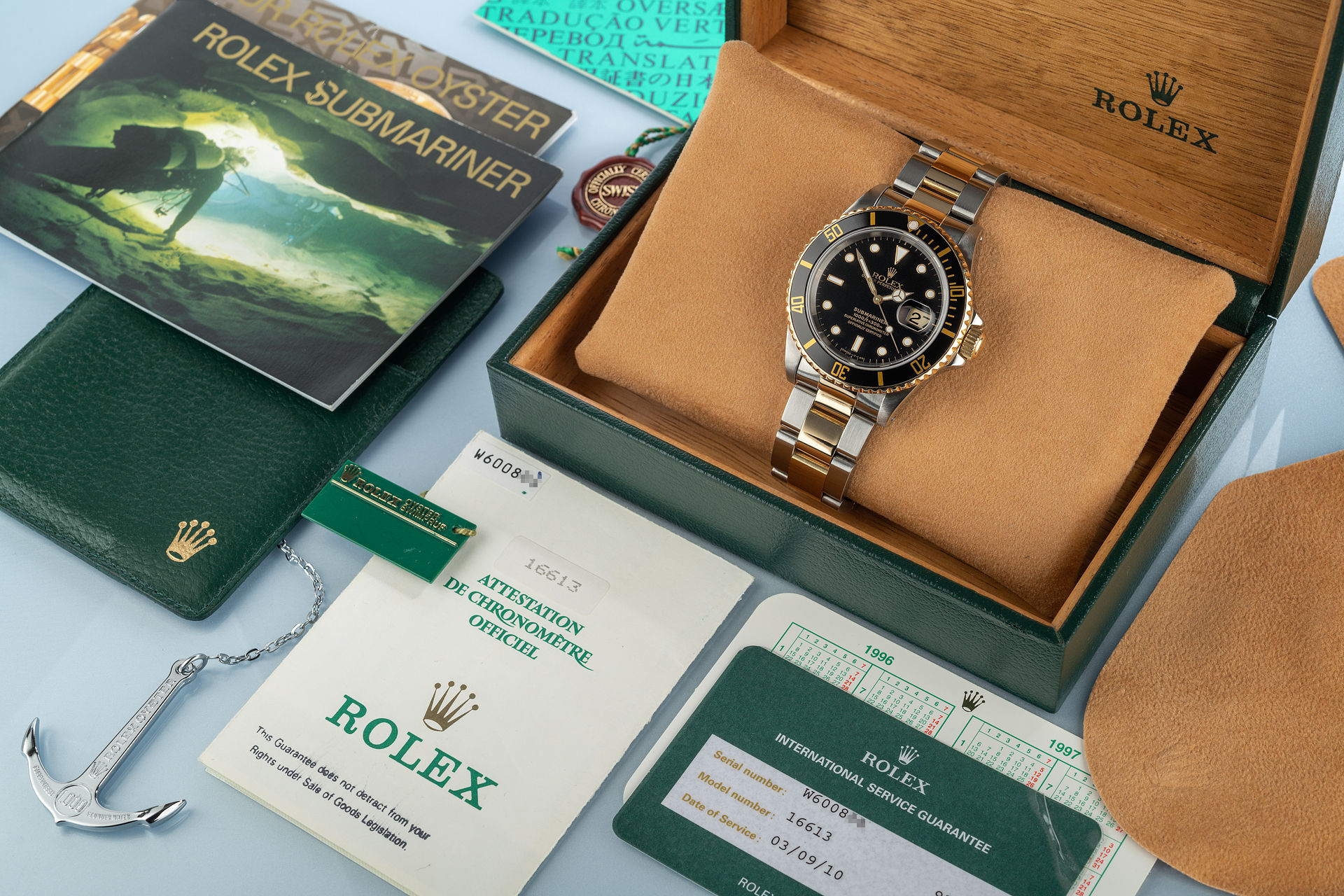 ref 16613 | Gold & steel 'Complete Set' | Rolex Submariner Date