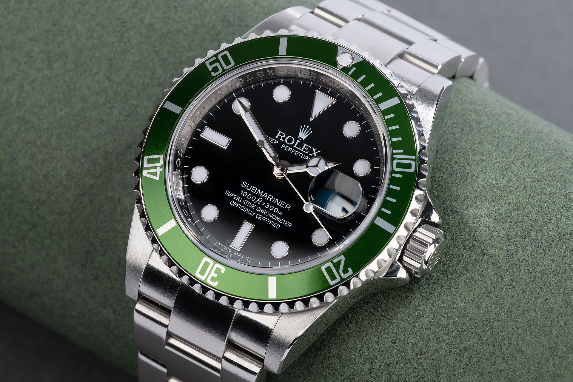 ref 16610LV | 'Complete Set' Box & Papers | Rolex Submariner Date